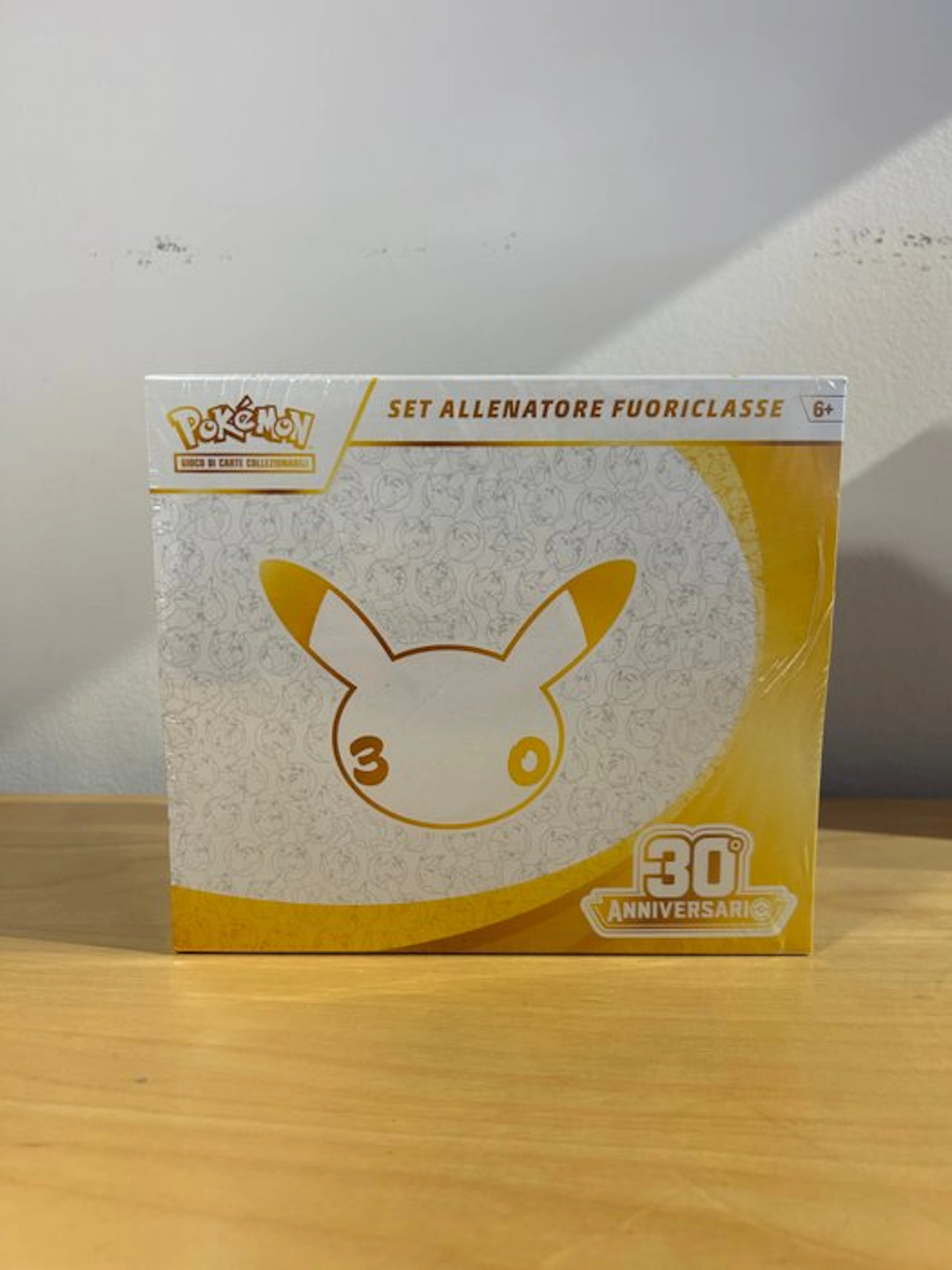 1 Elite trainer box - Set Allenatore Fuoriclasse 30th Anniversario Pokemon ITA