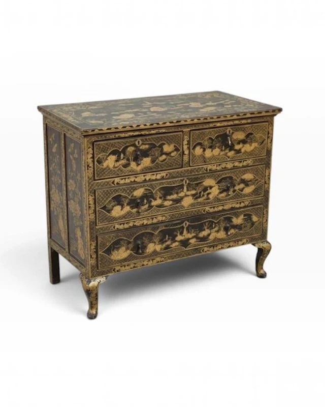 Chest of drawers - in black lacquer and gold on Chinese...