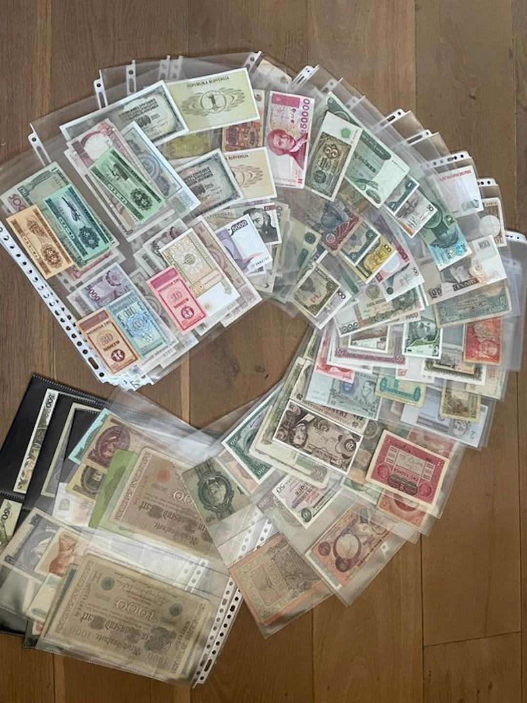 World. - 155 banknotes - various dates (No reserve price)