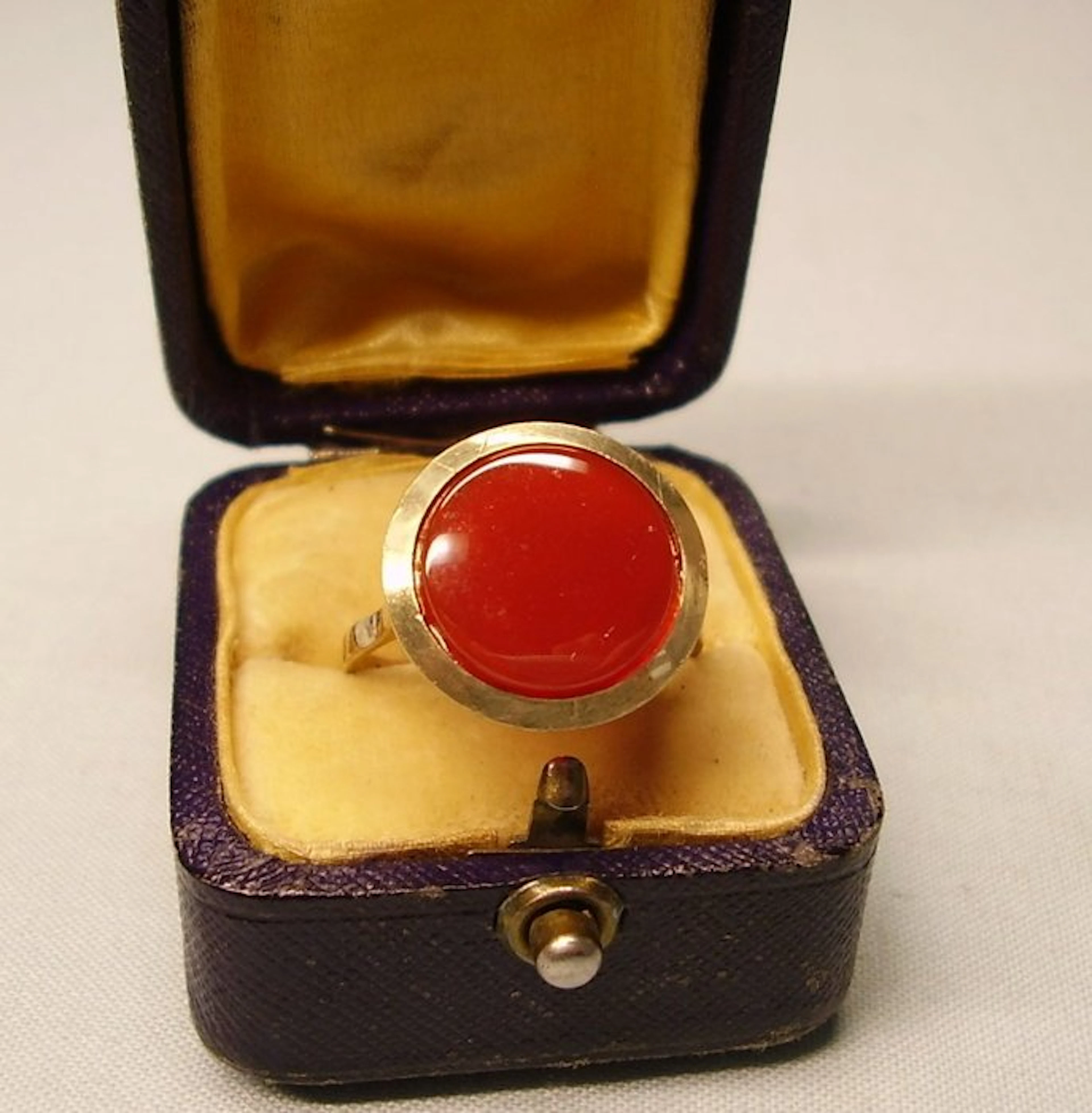 Ring - 8 kt. Yellow gold - 3.50ct. tw. Carnelian - Art Deco work 1925/30