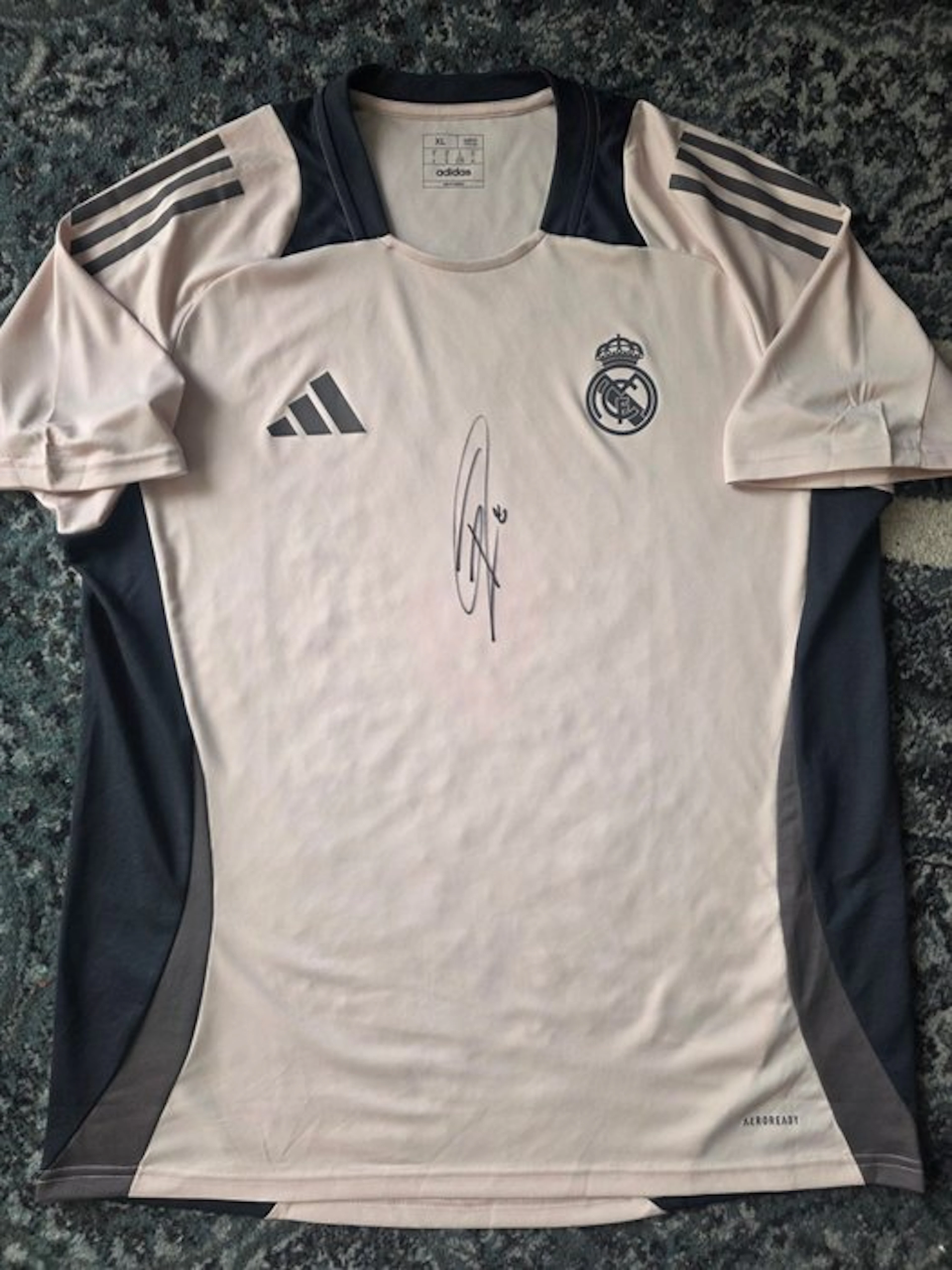 Real Madrid - Fede Valverde - Football shirt