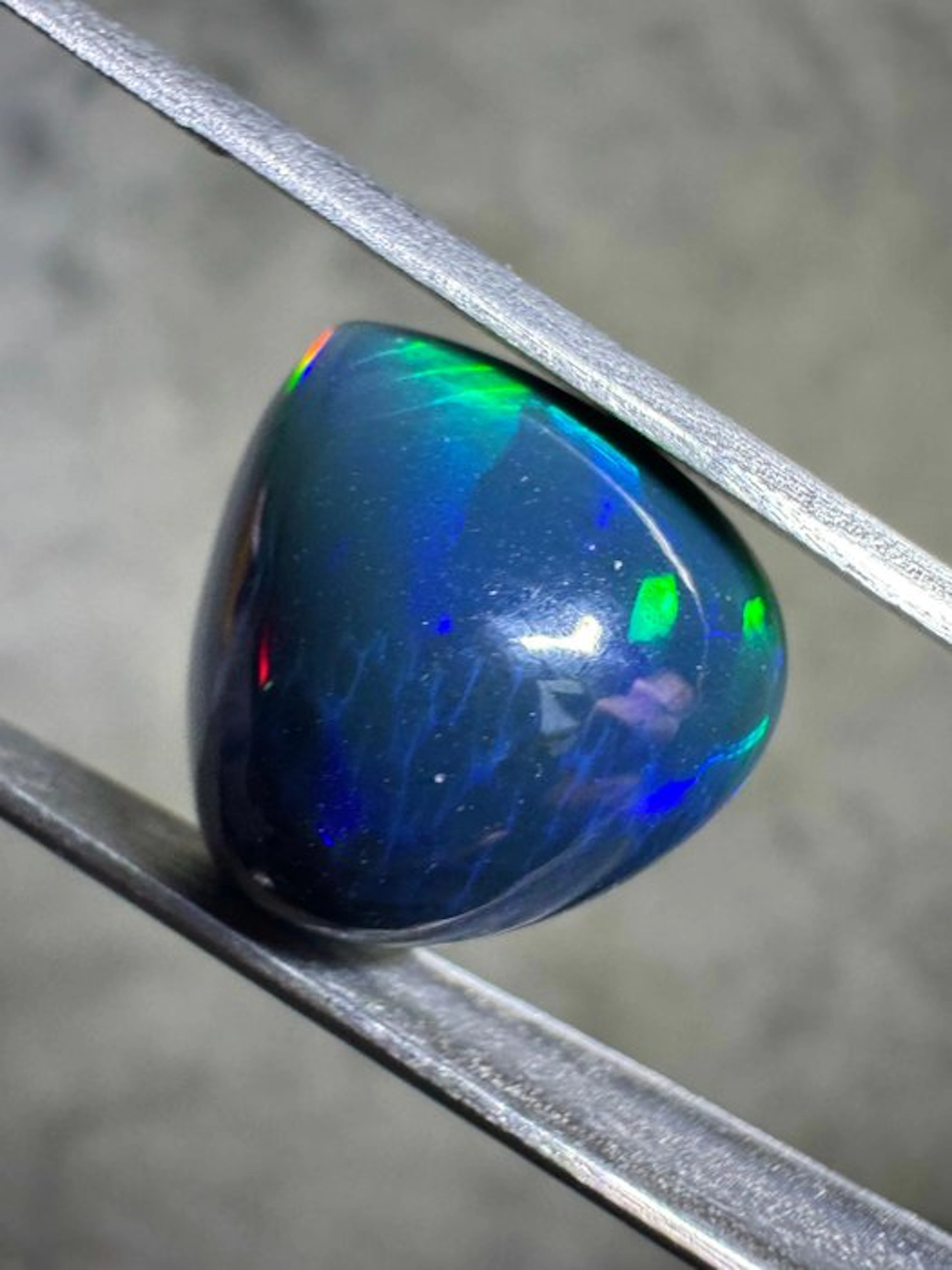 AAA - TOP QUALITY! Ethiopian black opal. 11.45 carats. Cabochon- 2.29 g