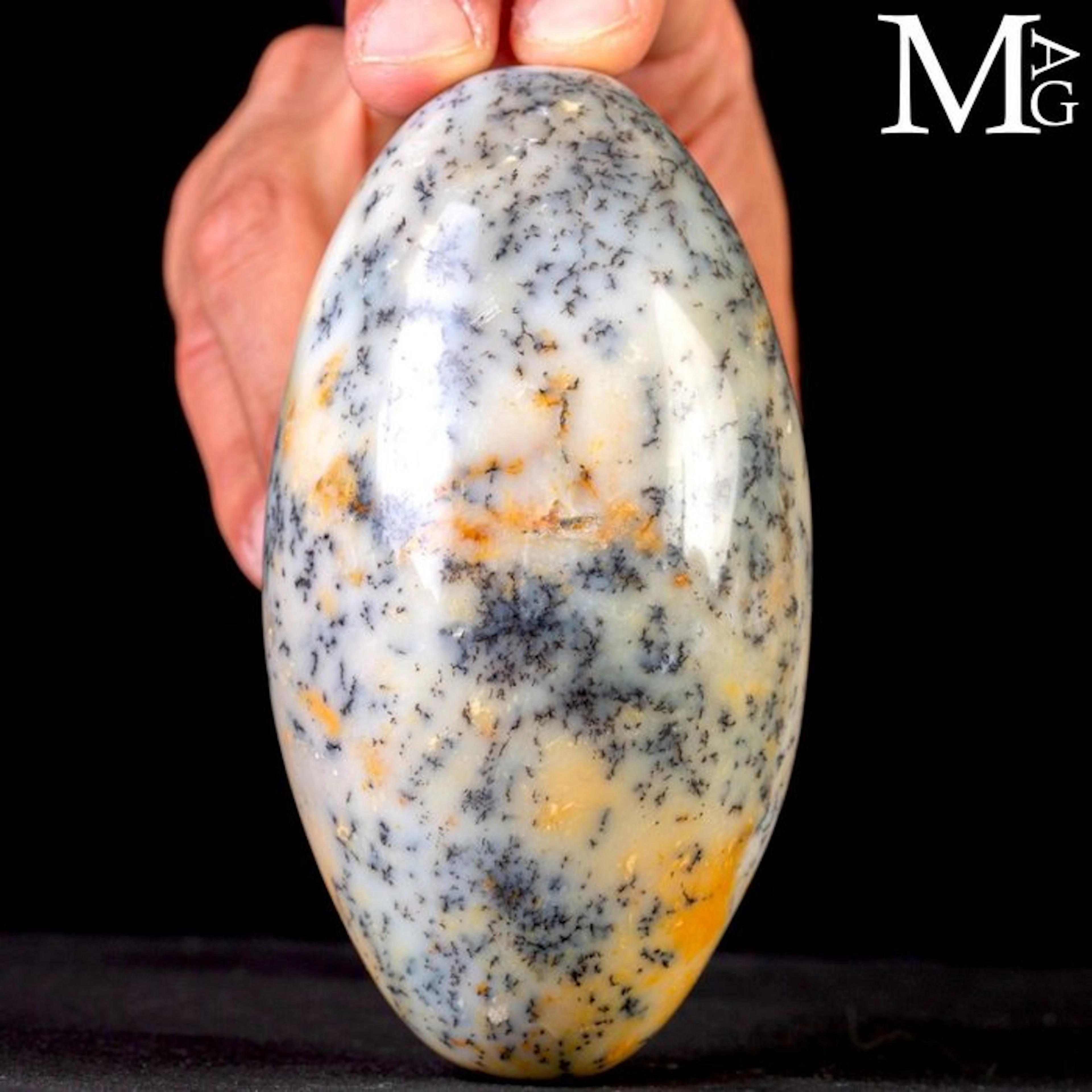 Sacred Lingam in Dendritic Opal Opale dendritico - Height...
