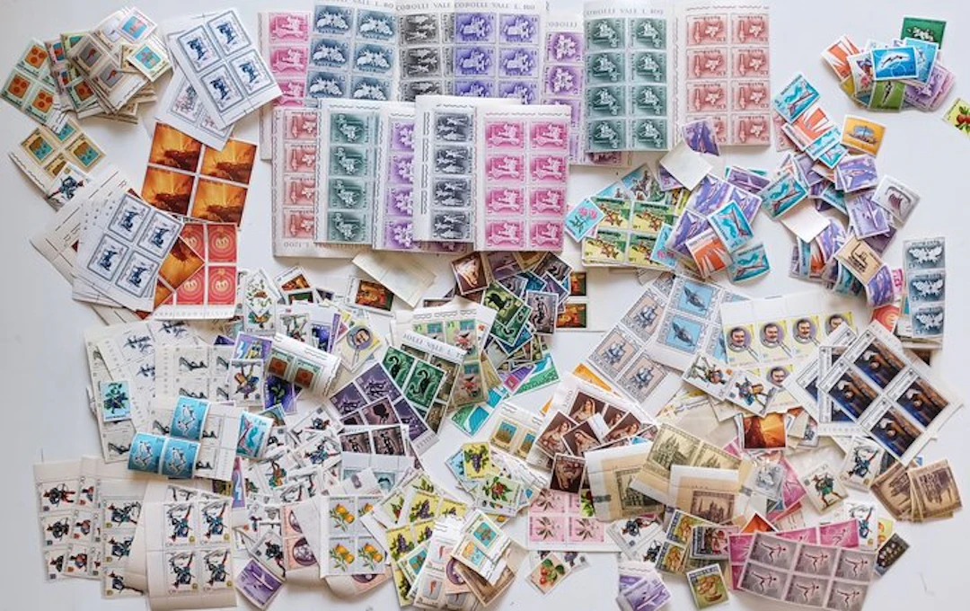 San Marino - Over 5,000 intact stamps.