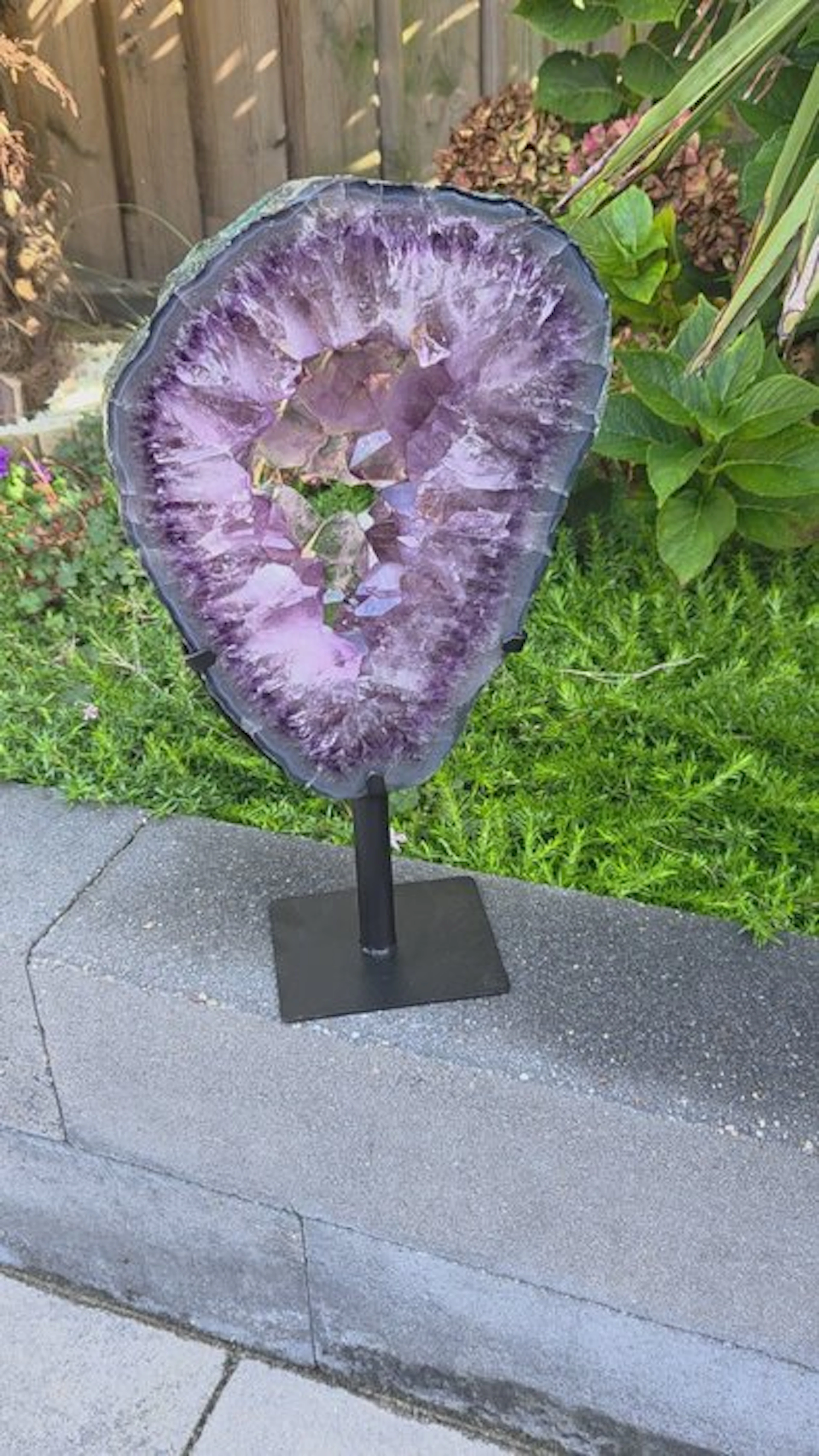 Amethyst Specimen - Height: 38 cm - Width: 21 cm- 4.3 kg - (1)