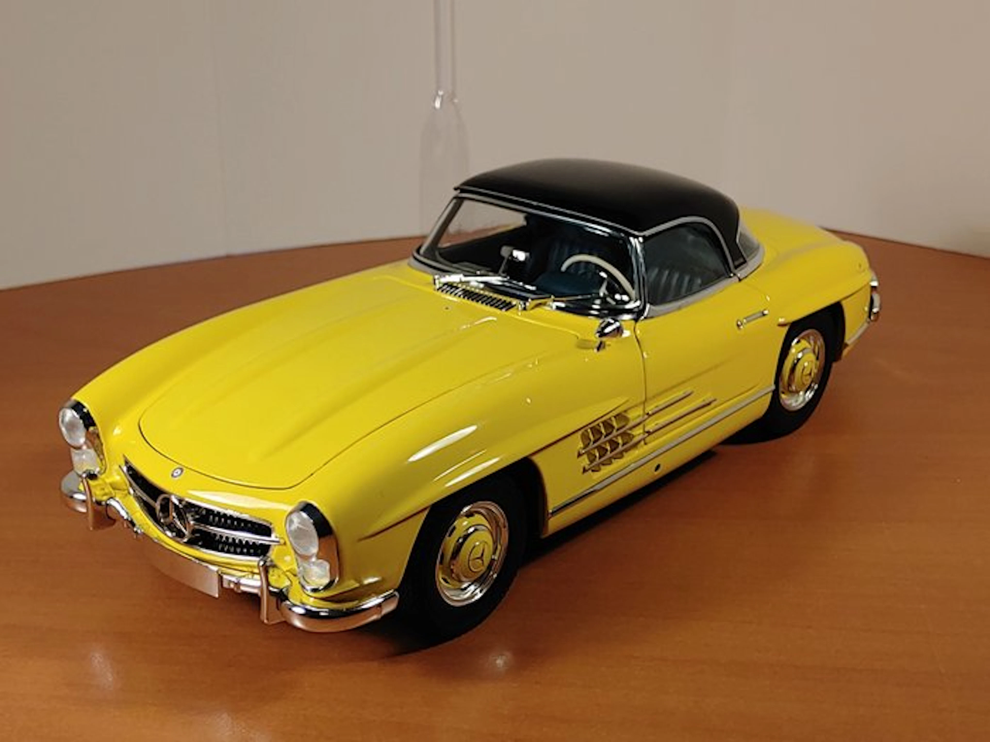 MiniChamps 1:18 - Model sports car - Mercedes -Benz 300...