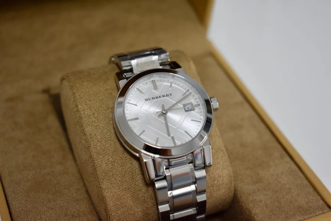 Burberry - No reserve price - Unisex - 2020-2025