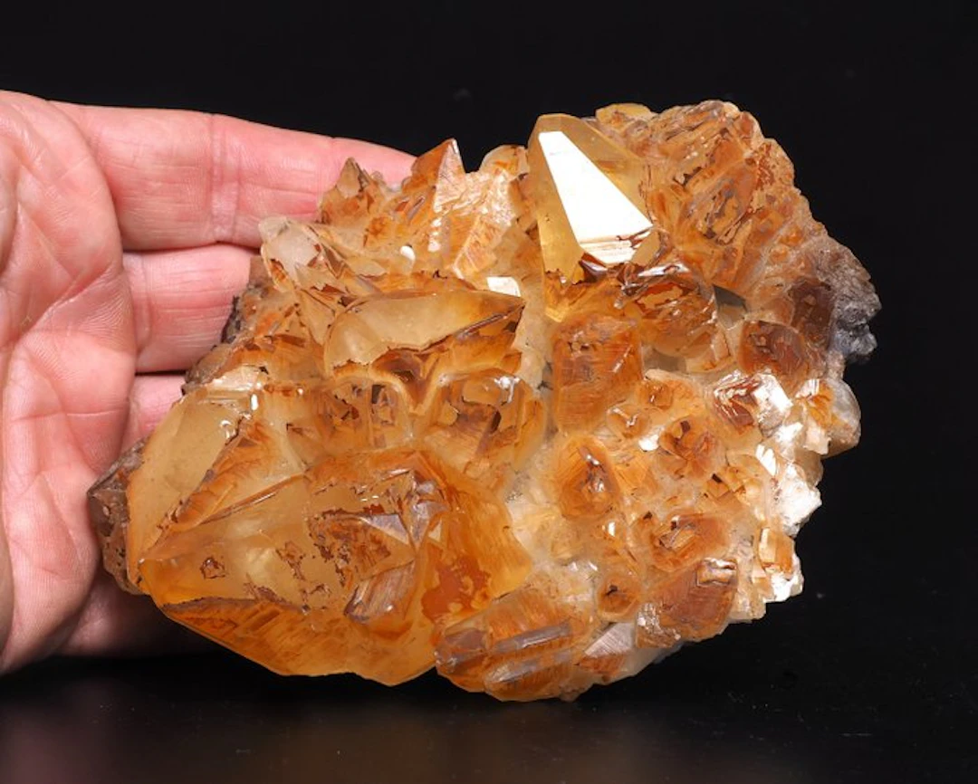 Calcite Crystals on matrix - Height: 13 cm - Width: 10 cm- 1000 g