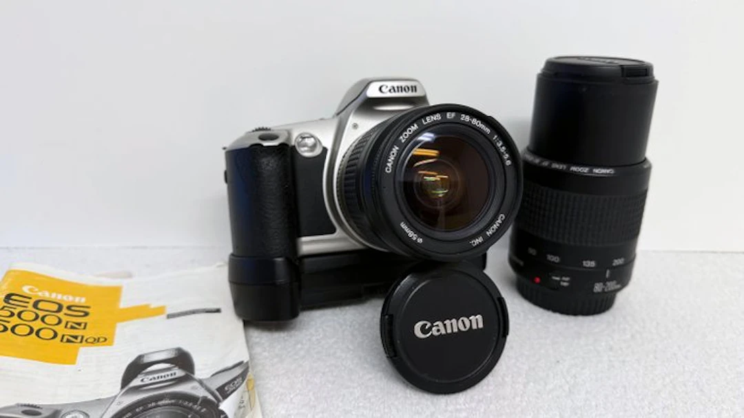 Canon EOS 500N + EF 28-80mm + EF 80-200mm + BP-8 | Single...