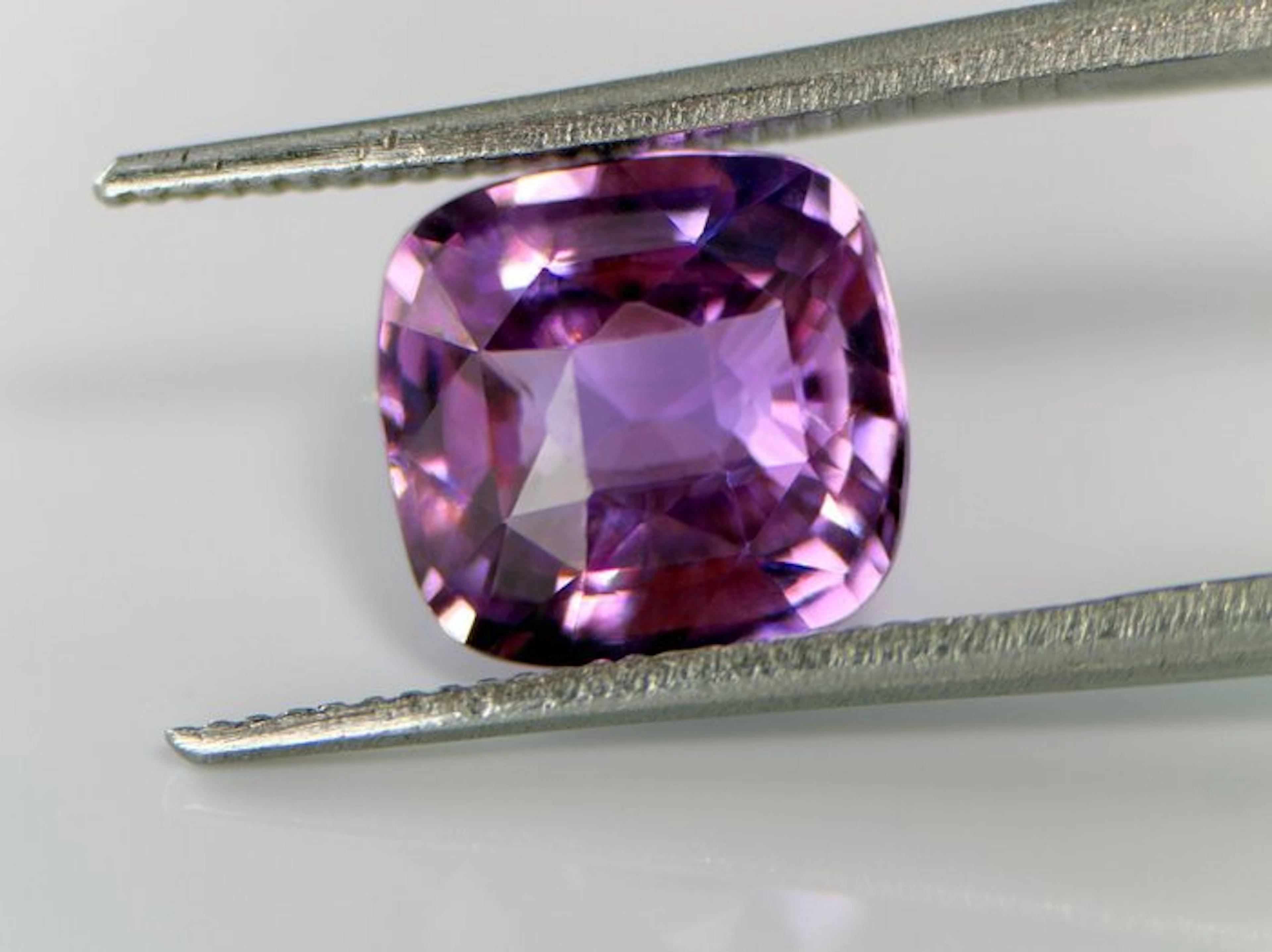 Purple, Pink Sapphire - 3.27 ct - Gem research Swiss Lab...
