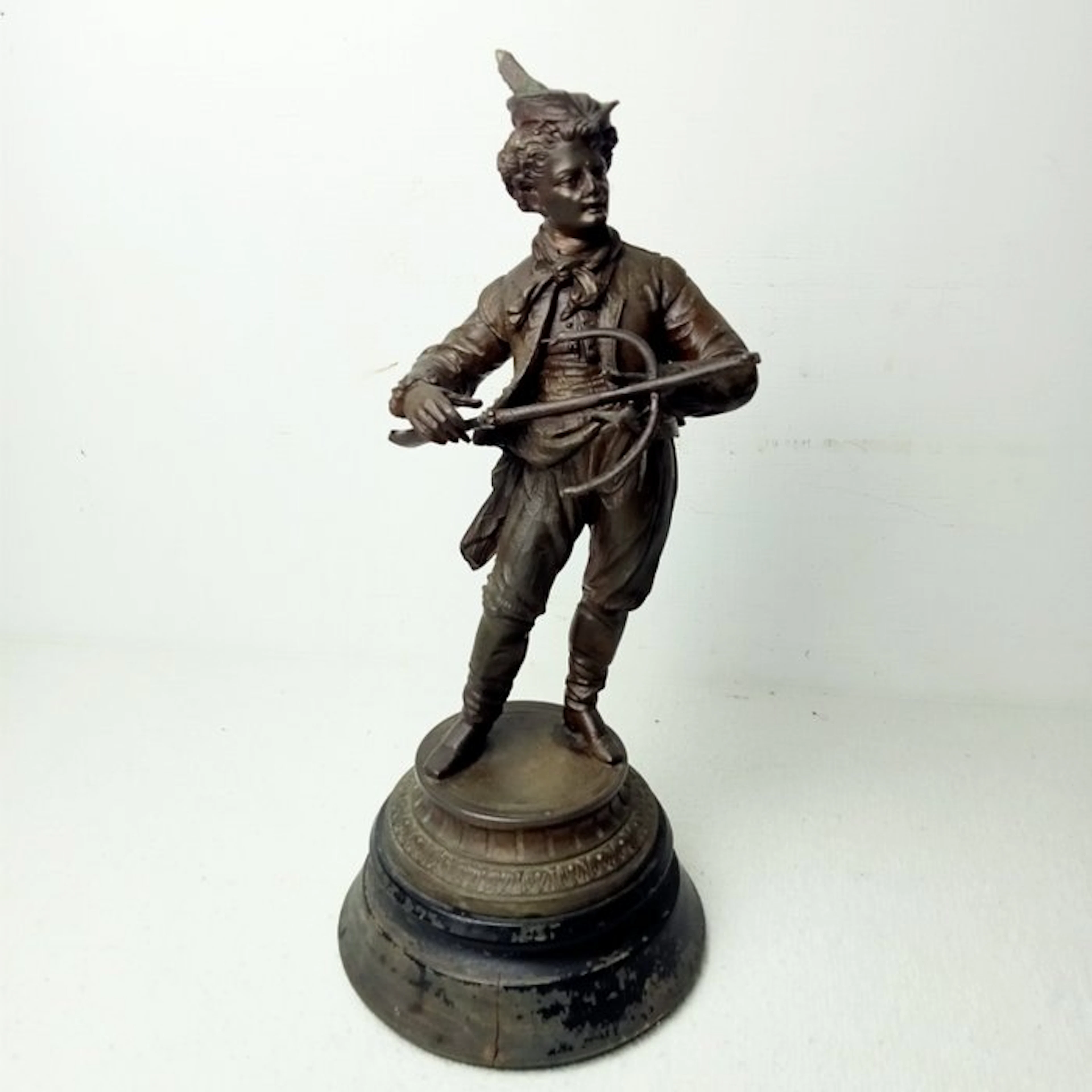 Statue, Soldaat met kruisboog - 34 cm - Spelter