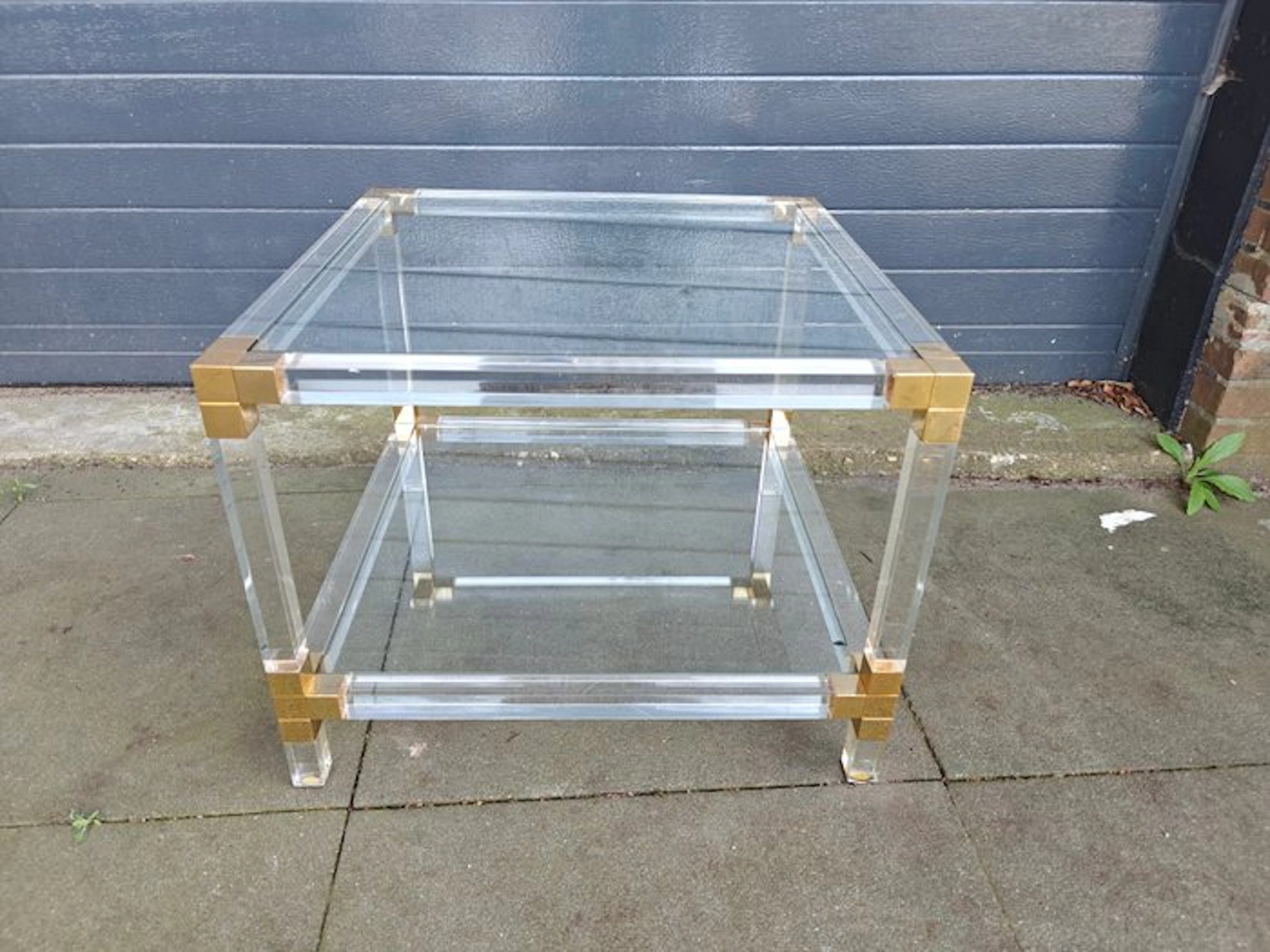 Vintage lucite en messing bijzettafel