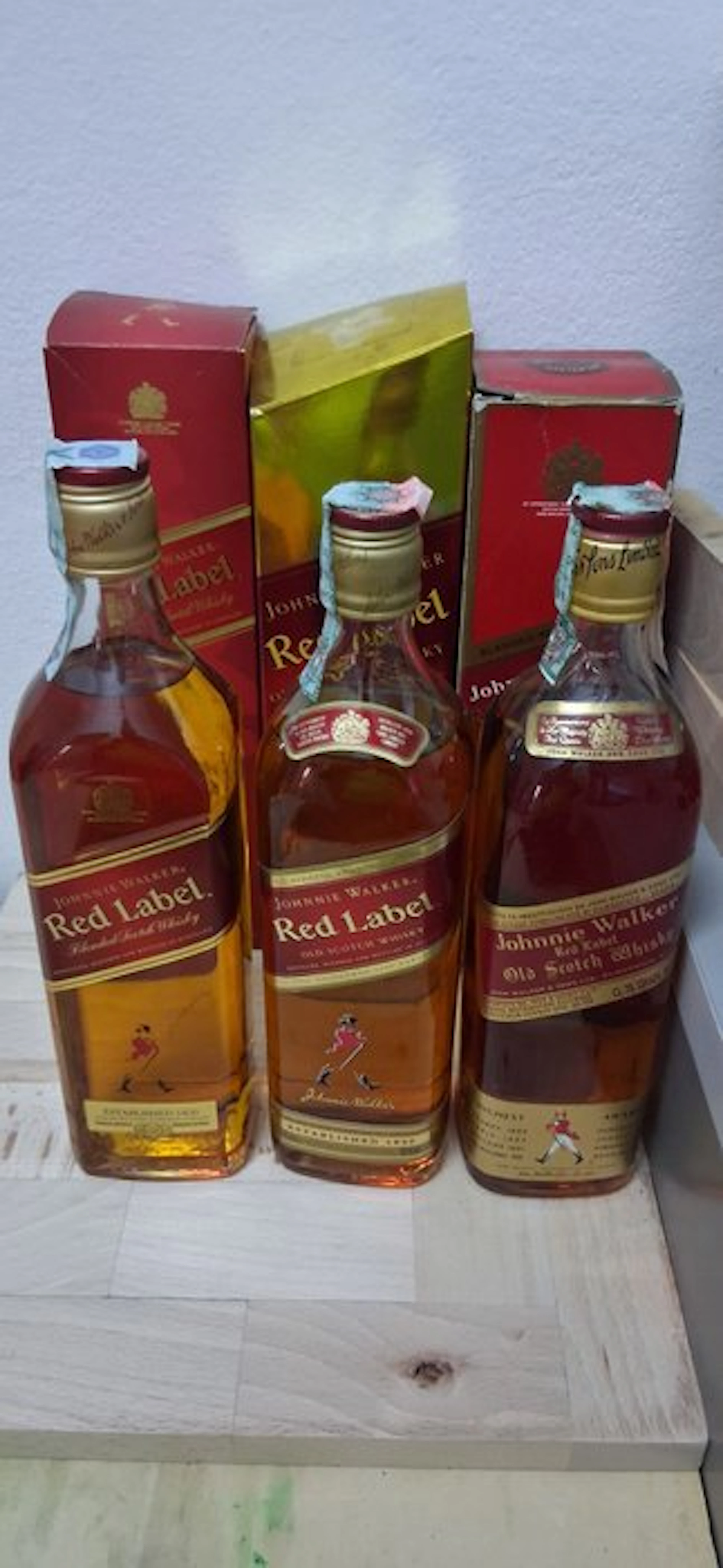 Johnnie Walker Red Label - b. 1980s, 2000s - 70cl - 3 bottles