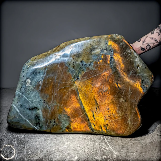A masterpiece of nature – Labradorite freeform from Madagascar