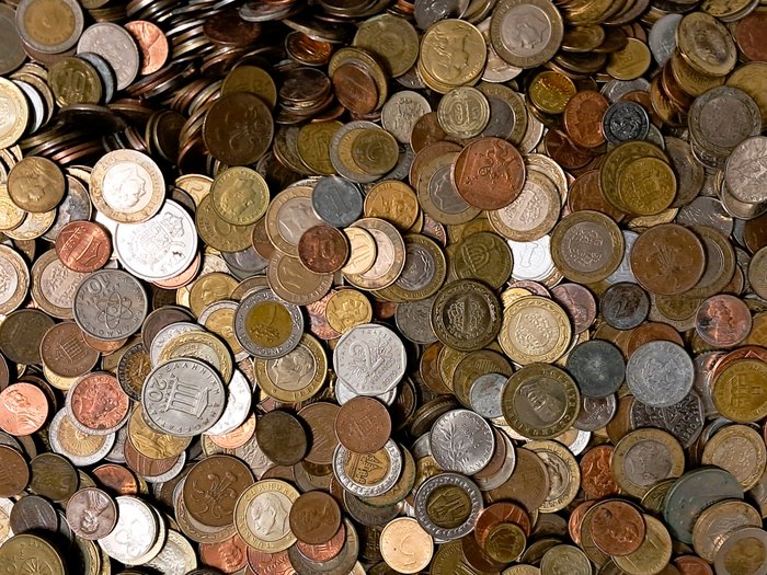 World Coins. Ampio lotto di 500 monete Mondo (No reserve price)