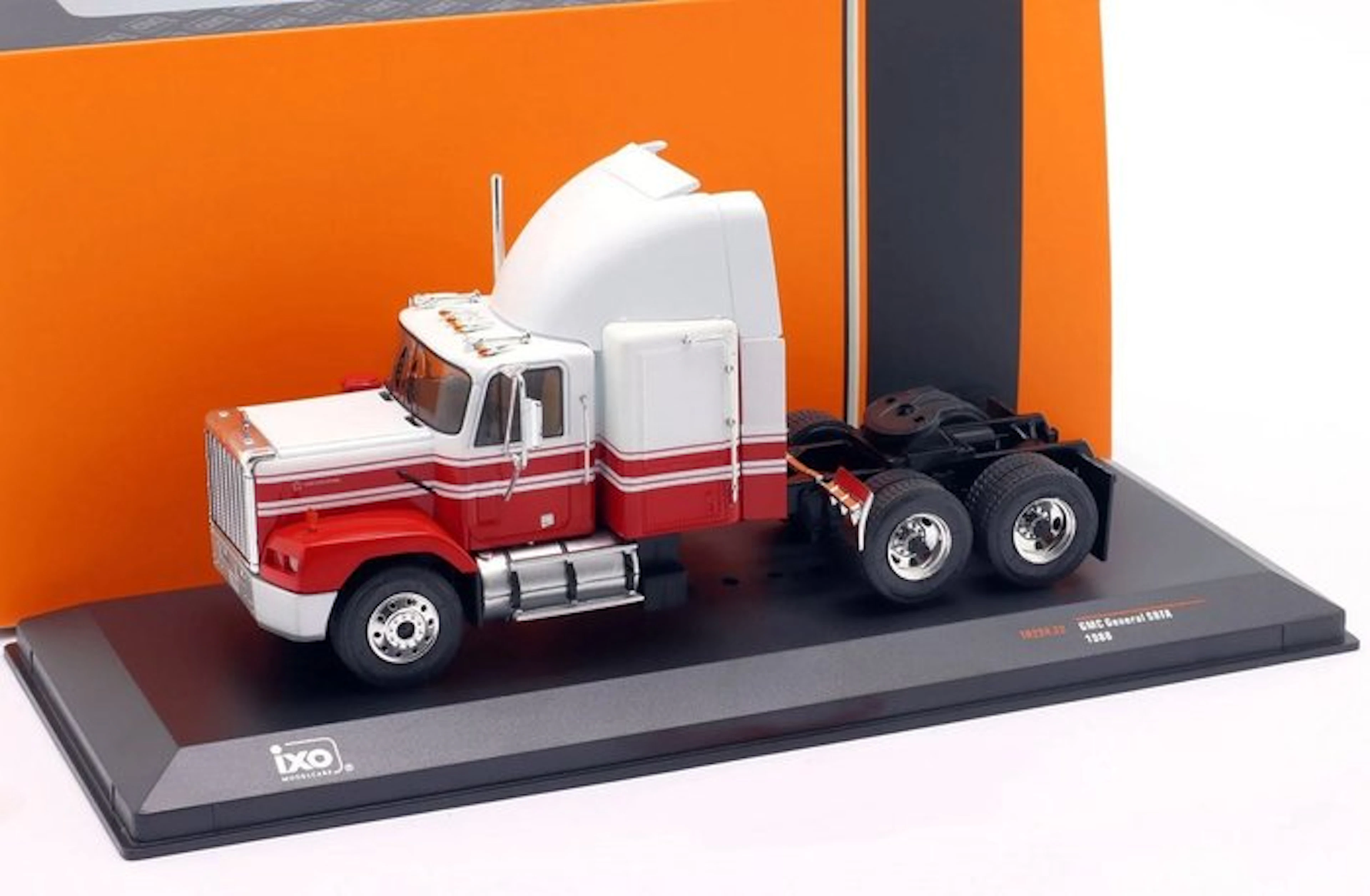 IXO 1:43 - Model truck - GMC General SBFA 1988