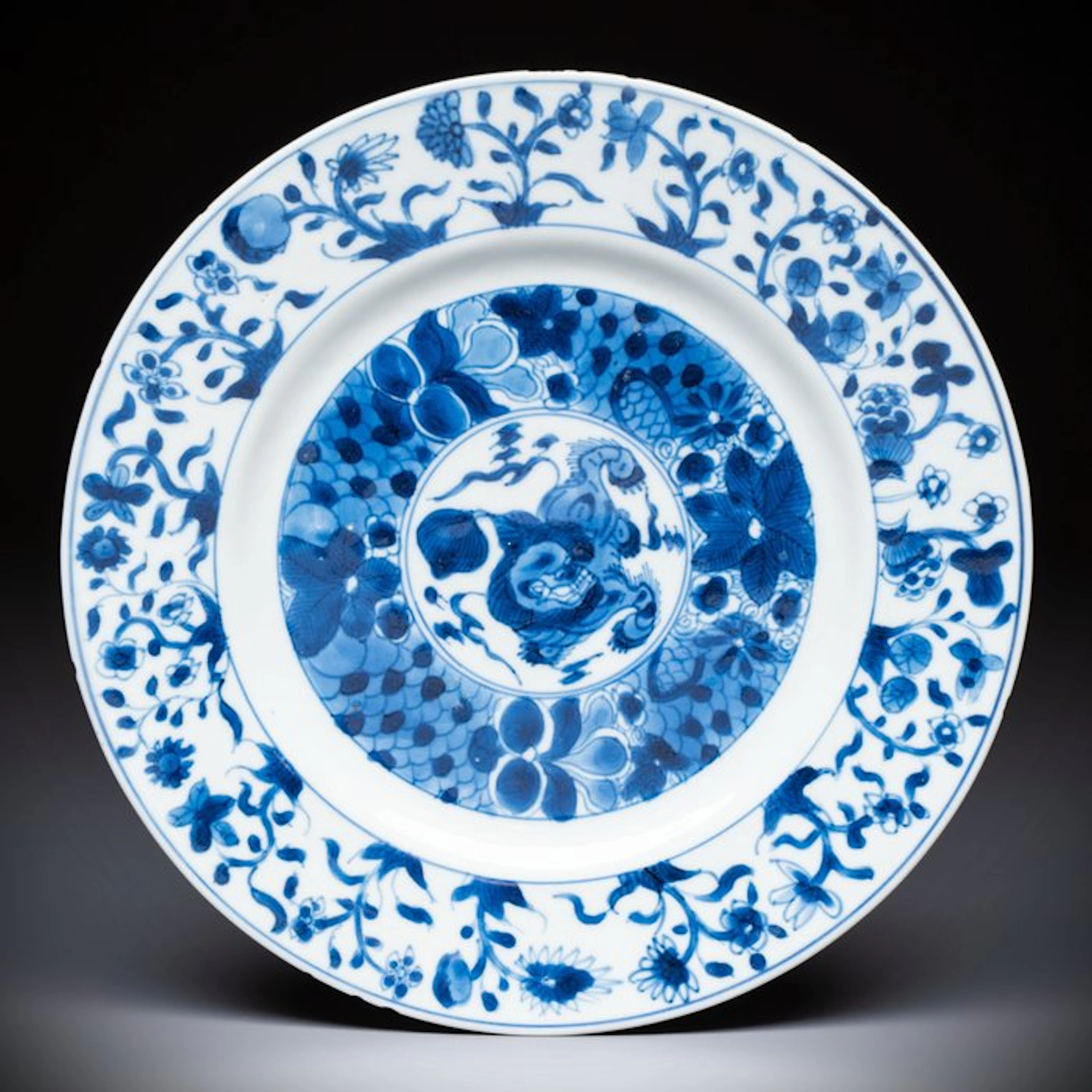 ANTIQUE CHINESE BLUE AND WHITE "BUDDHIST LION" PLATE