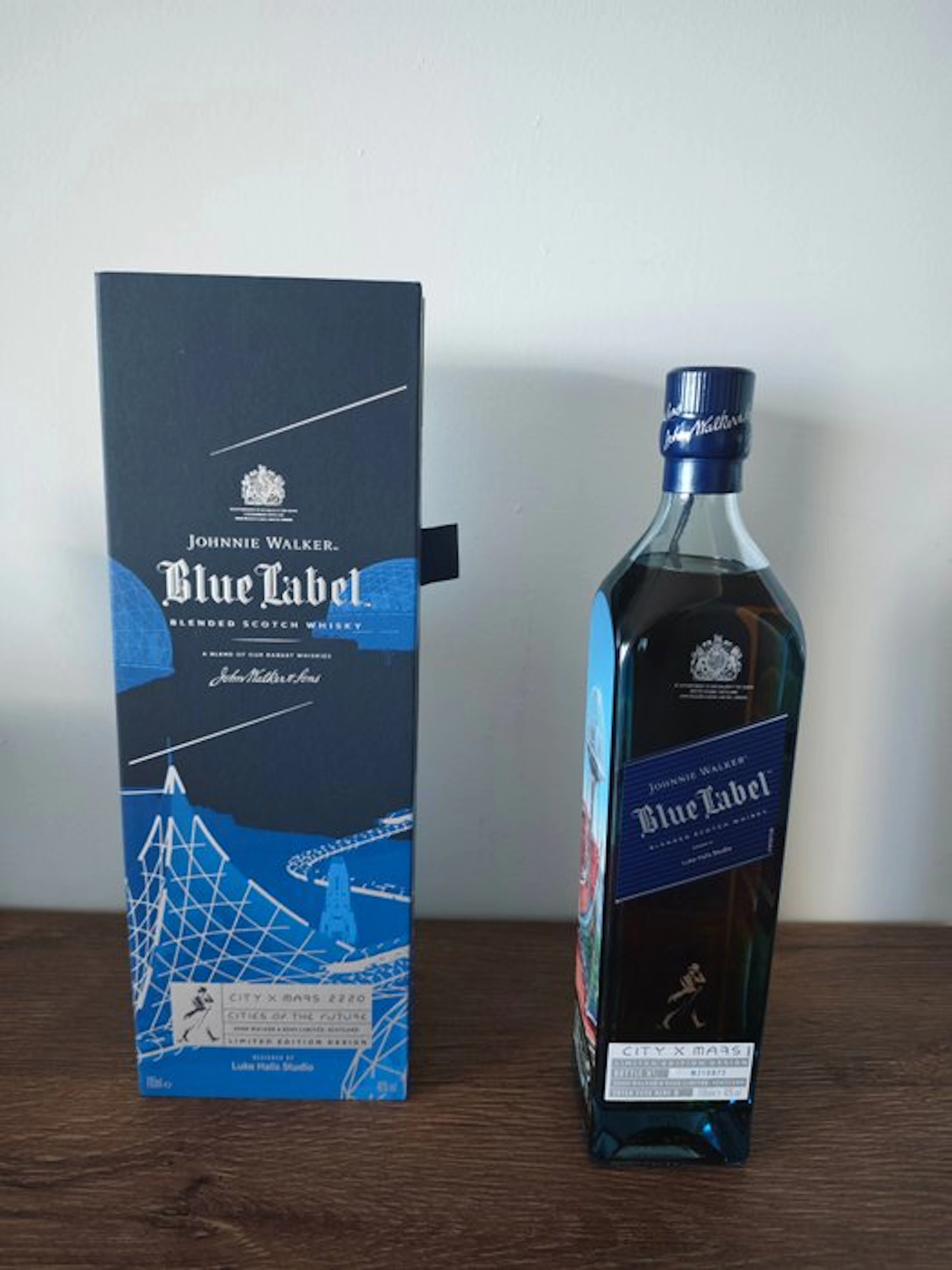 Johnnie Walker Blue Label - Cities of the Future Mars 2220 - b. 2020s - 70cl