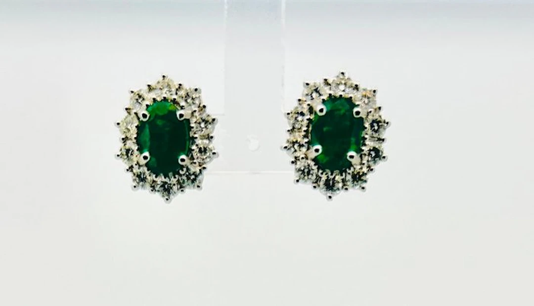 Earrings - 18 kt. White gold - 3.60ct. tw. Emerald - Diamond