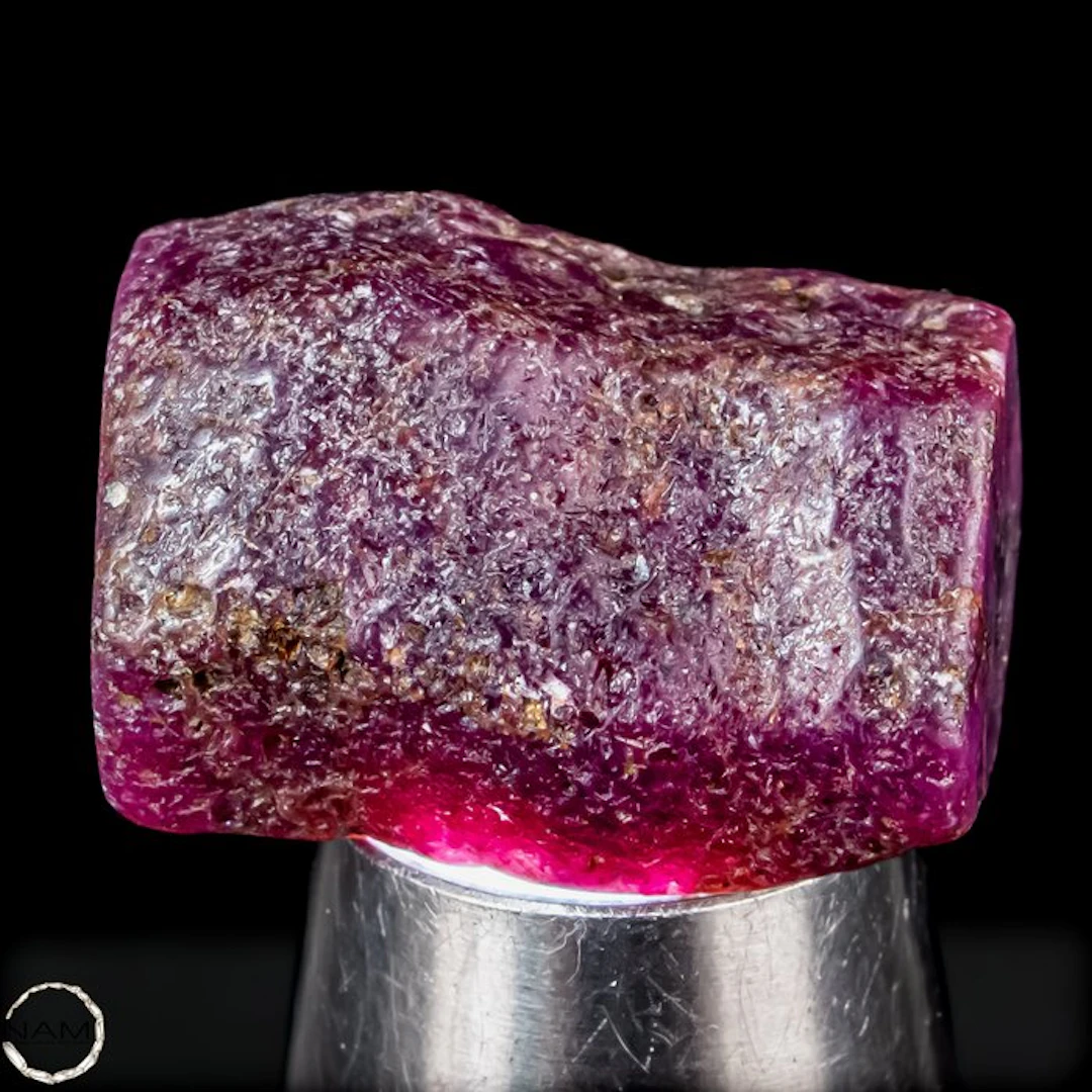 Extraordinary raw ruby crystal – Intense red natural...