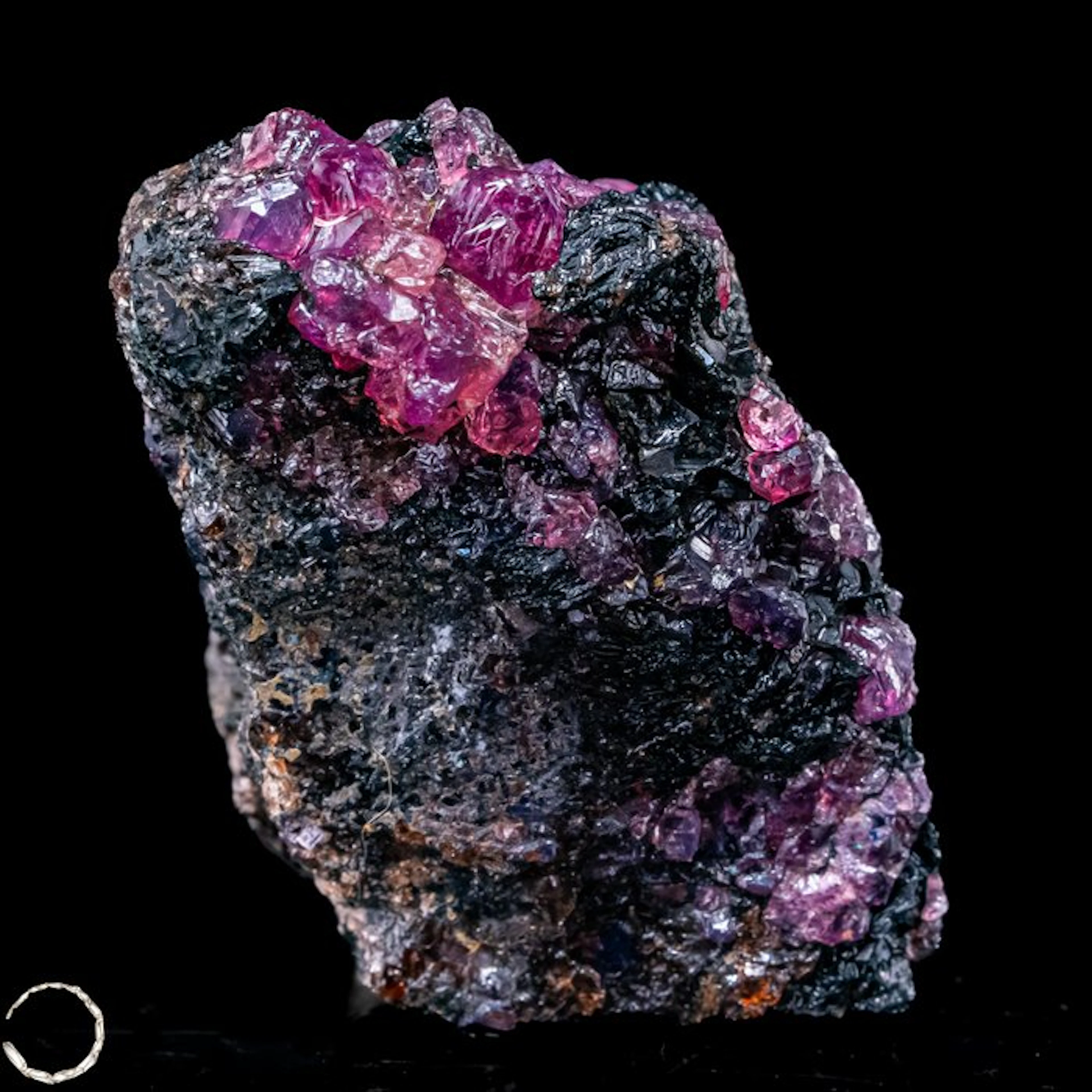 Padparadscha sapphire crystals – A fascinating play of...