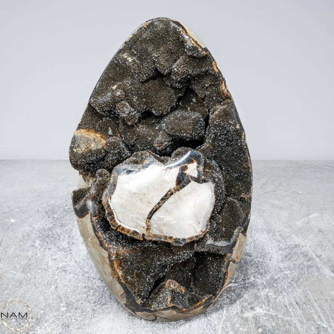 Natural septarian druse with calcite crystals - Of the...