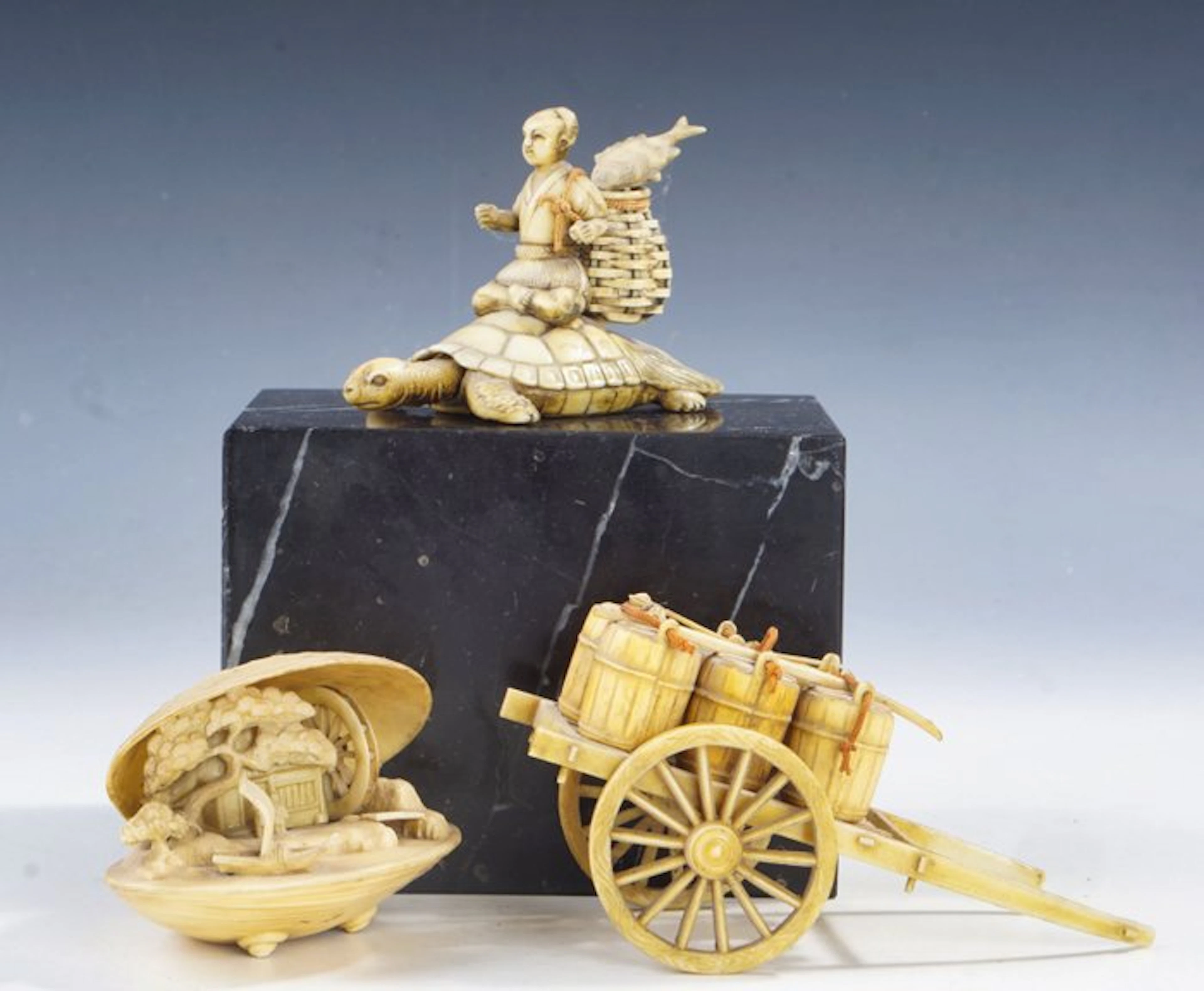 celluloid - Three okimono in celluloid • Clam's Dream – shell diorama