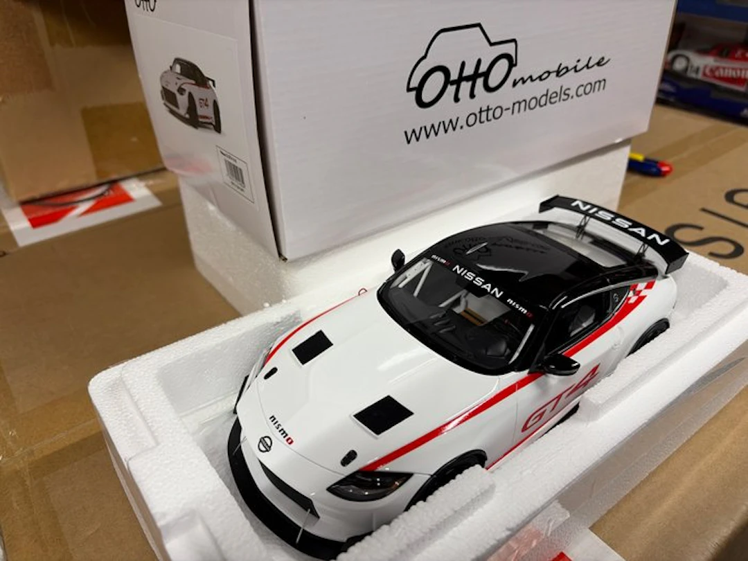 Otto Mobile 1:18 - Model sports car - NISSAN Z GT4 - Limited edition