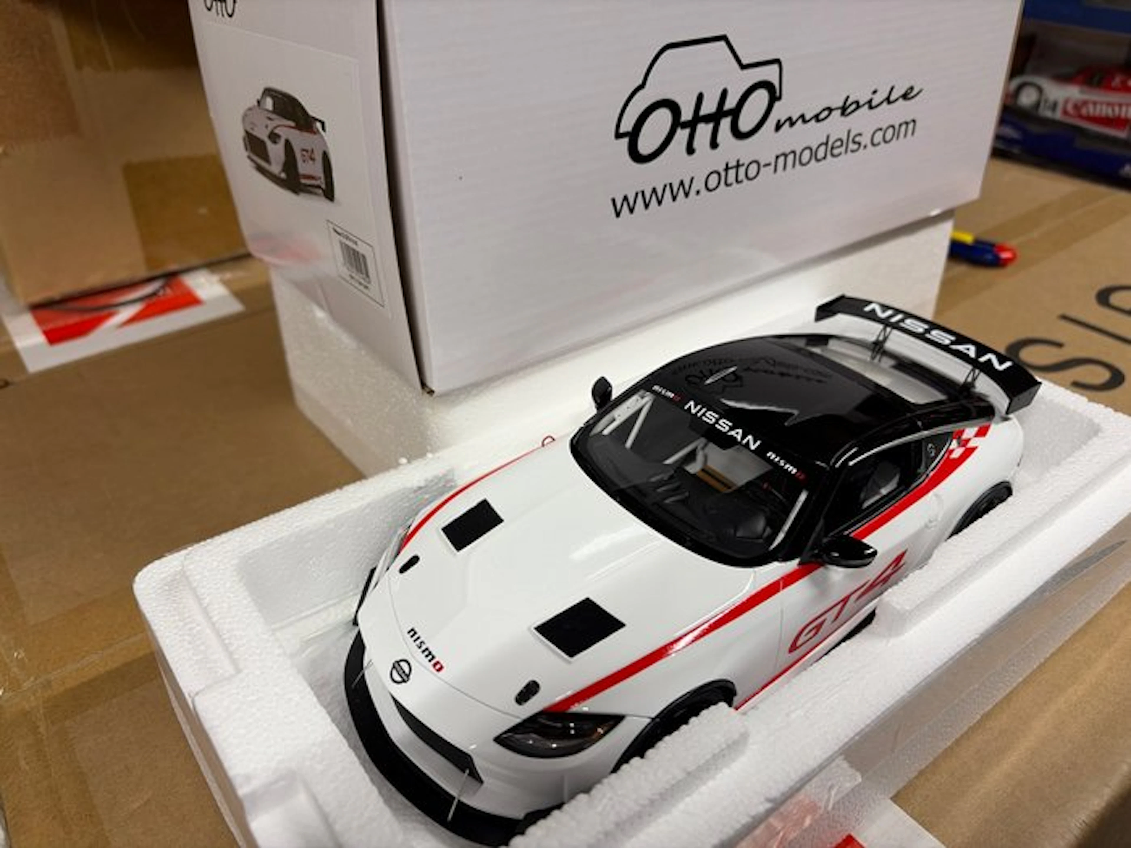 Otto Mobile 1:18 - Model sports car - NISSAN Z GT4 - Limited edition