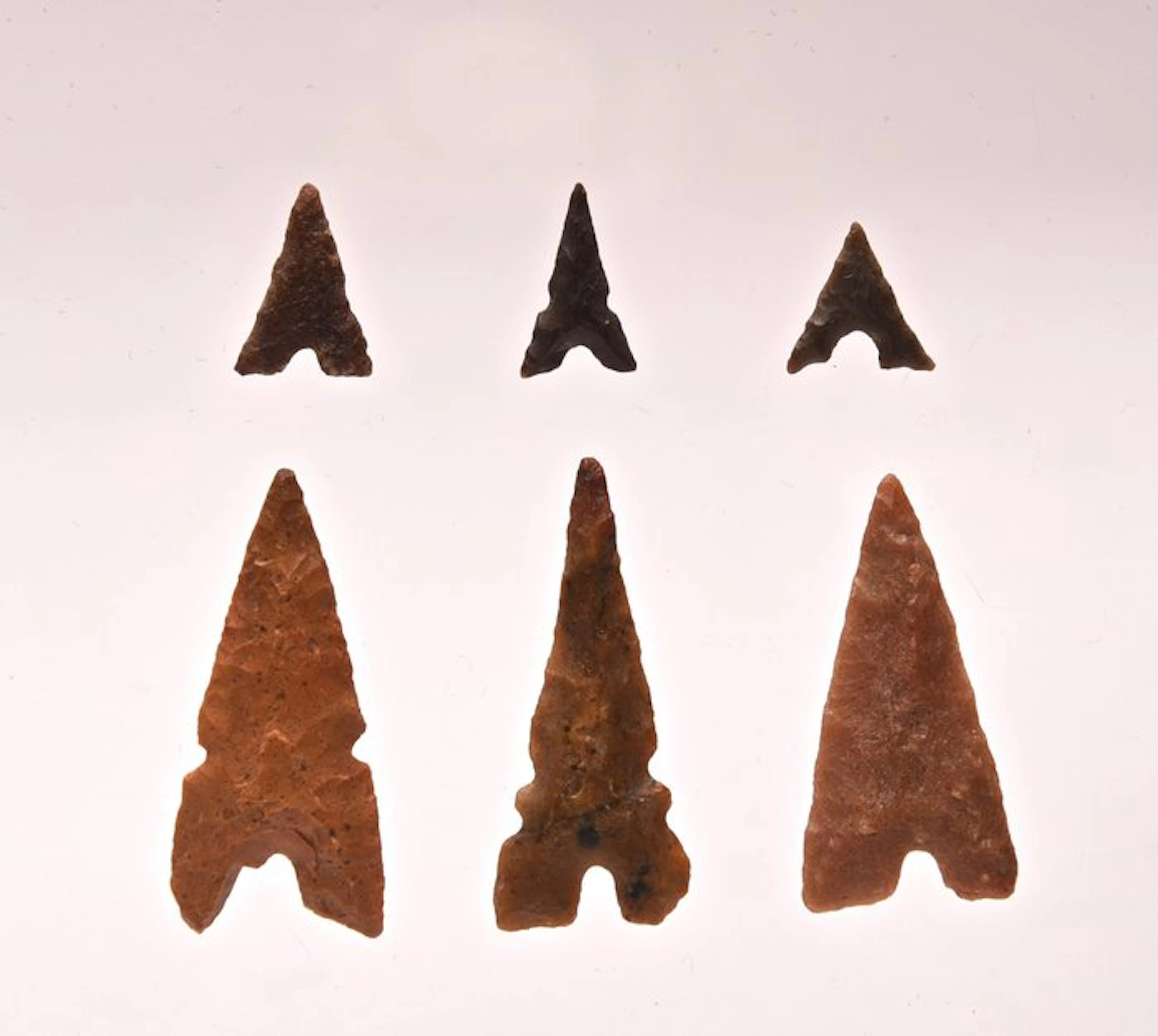 6 Neolithic arrowheads flint, quartzite Arrow head (No reserve price)