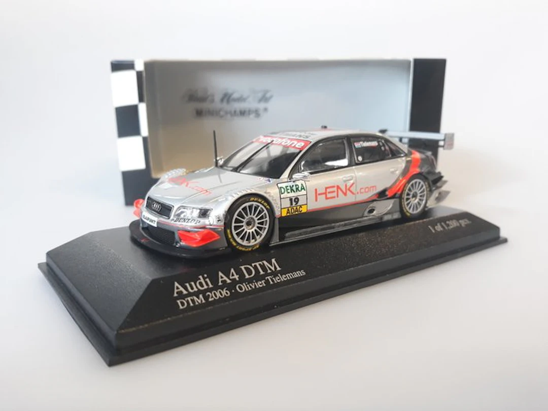 MiniChamps 1:43 - Model race car - Audi A4 DTM #19 Team...
