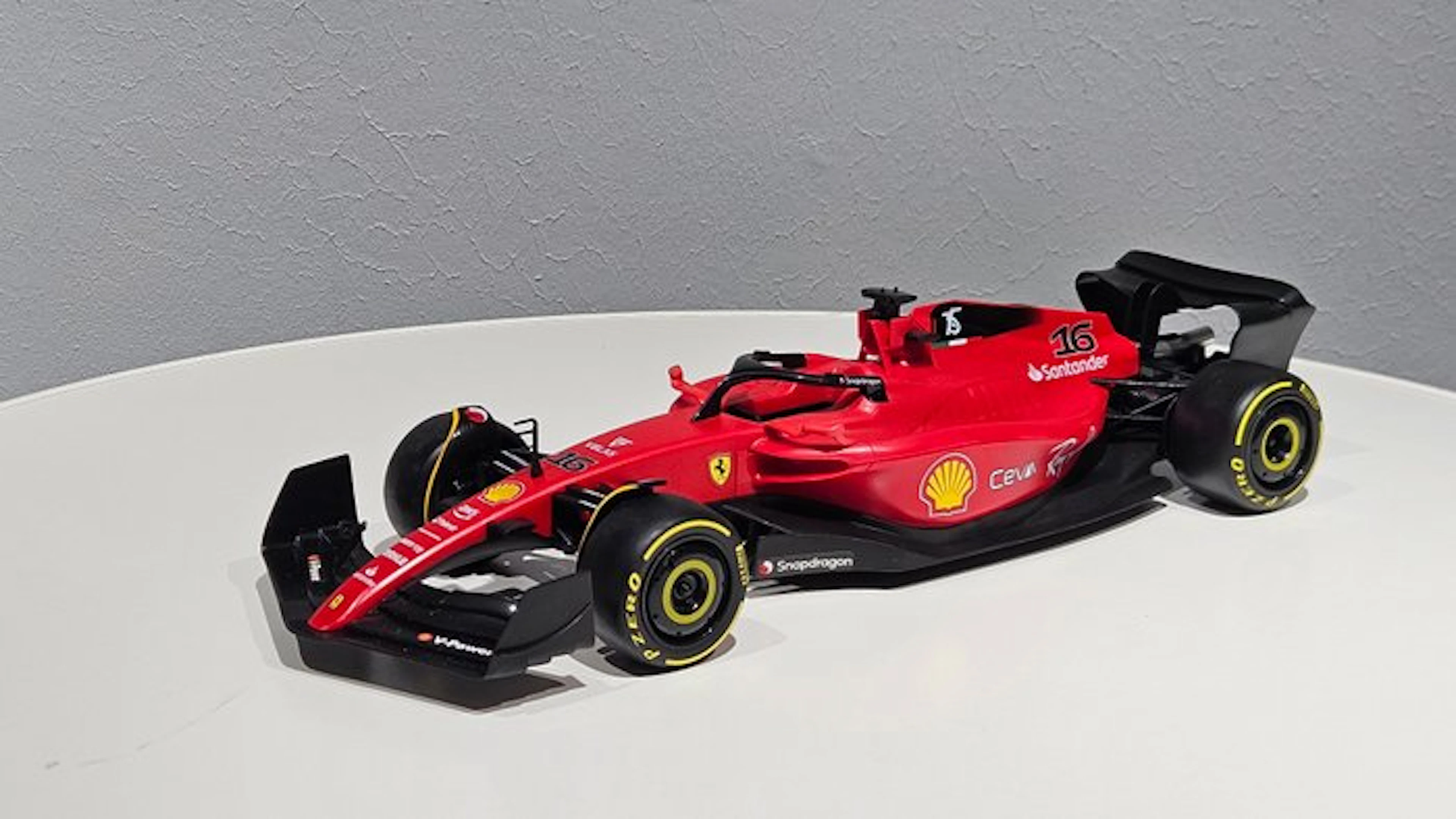 1:12 - Model race car - Ferrari F1 75 raceauto #16...