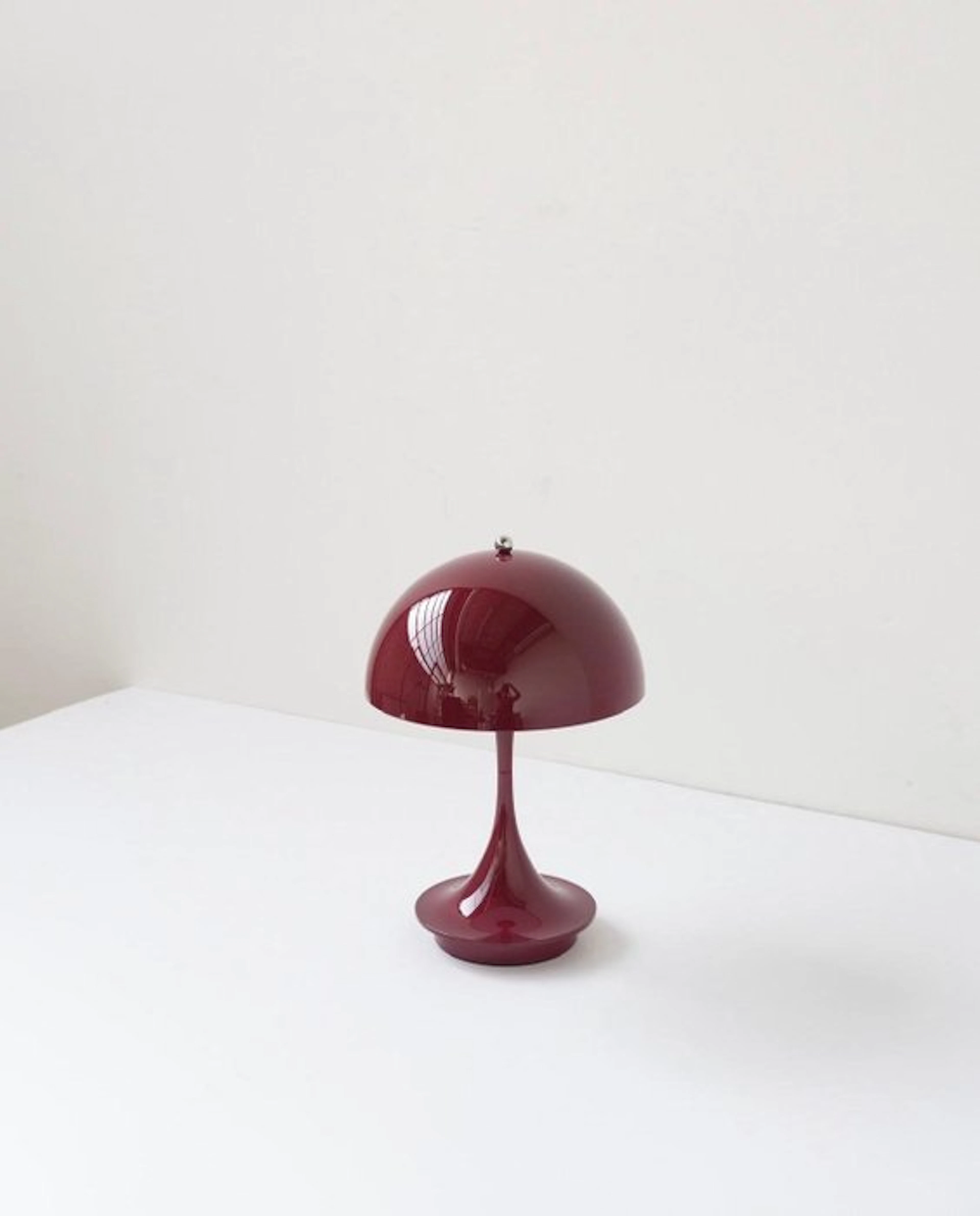 Louis Poulsen - Verner Panton - Table lamp - opaline acrylic