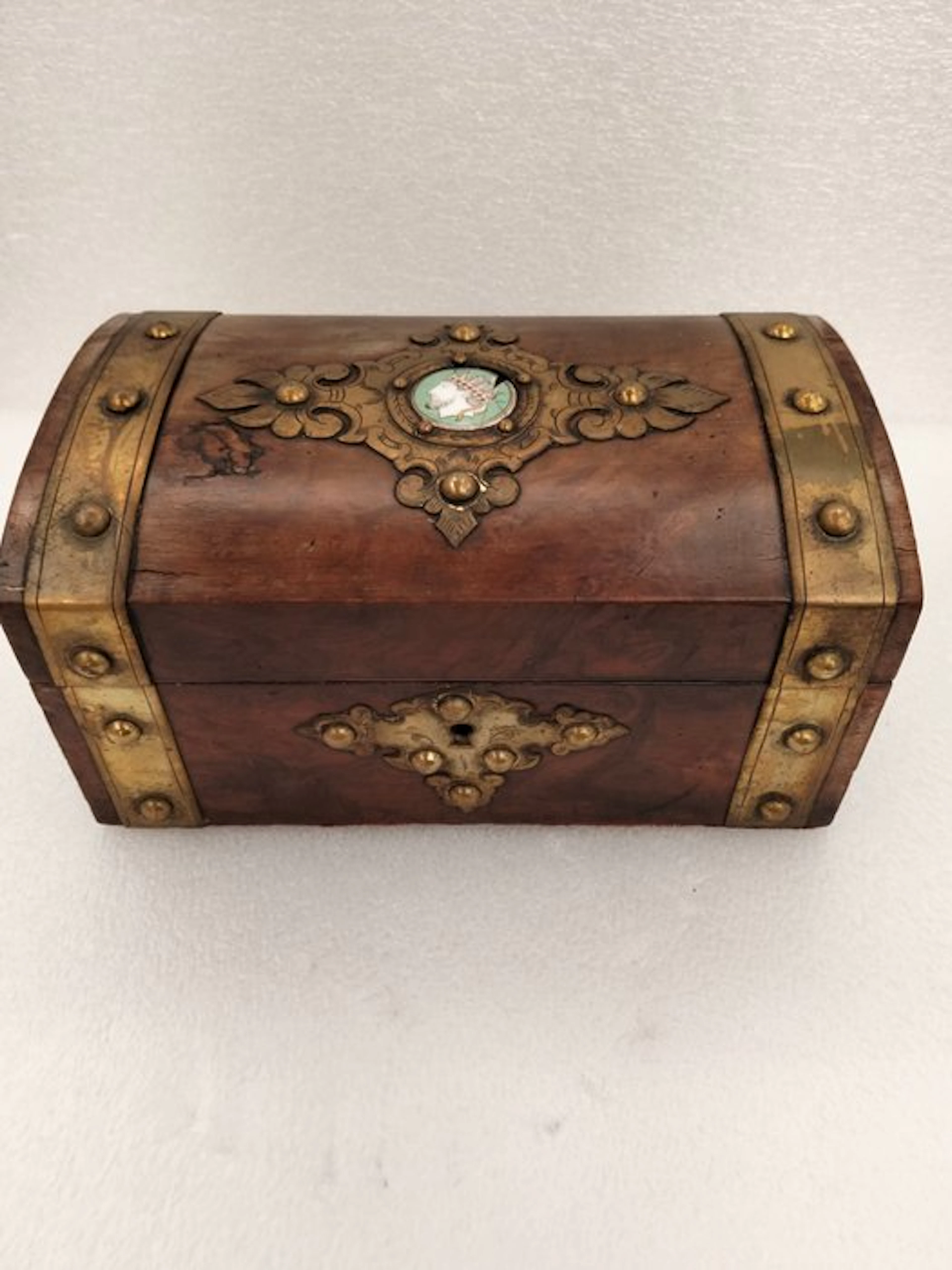 Music box - United Kingdom - 1850-1900 - Vittoriano "Dome Top"