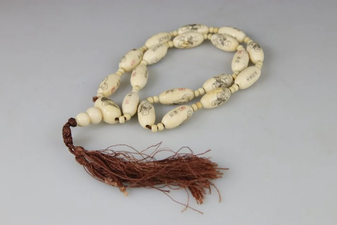 Chinese necklace - Immortals - Brand - The sculpture...