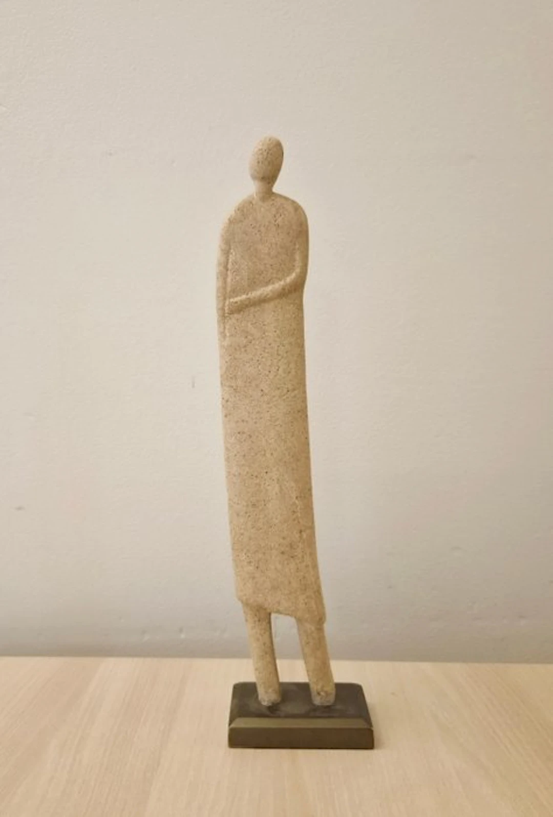 Statuette, gestileerde mensfiguur - 43 cm - casting clay