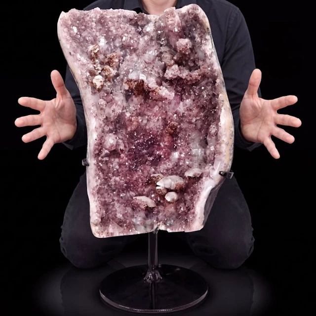 Vivid Amethyst - Geode - 53x26x21 cm- 16.7 kg