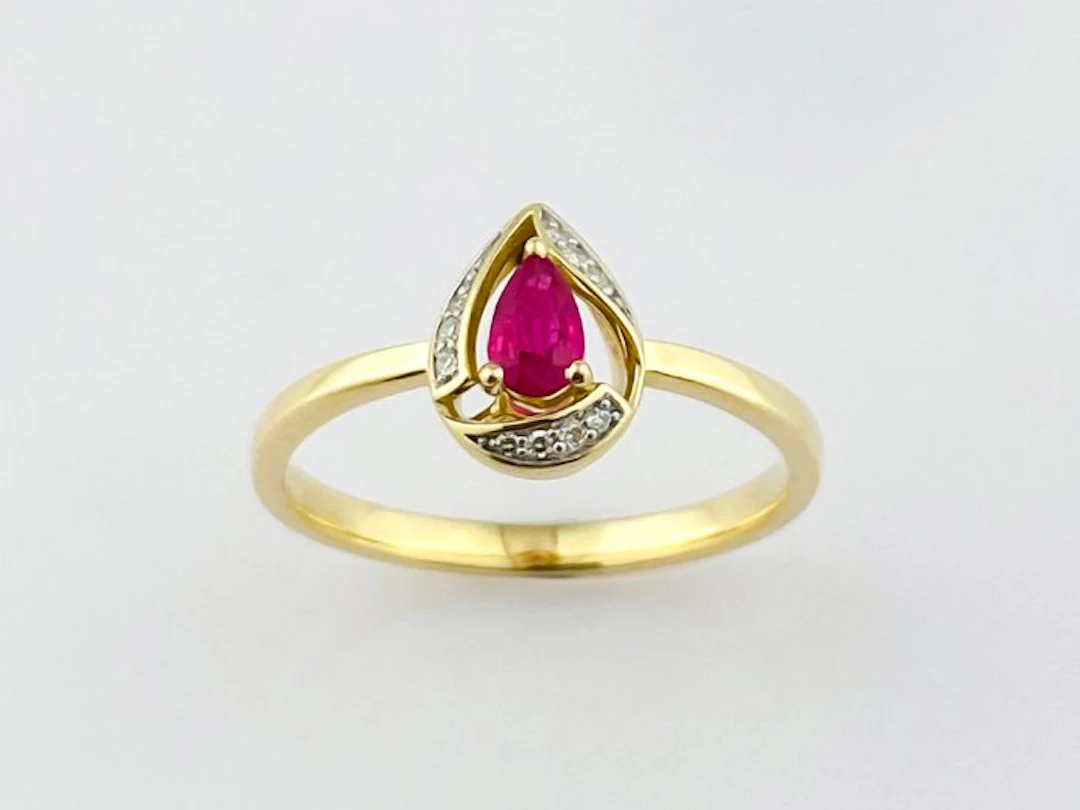 Ring - 14 kt. Yellow gold - 0.28ct. tw. Ruby - Diamond