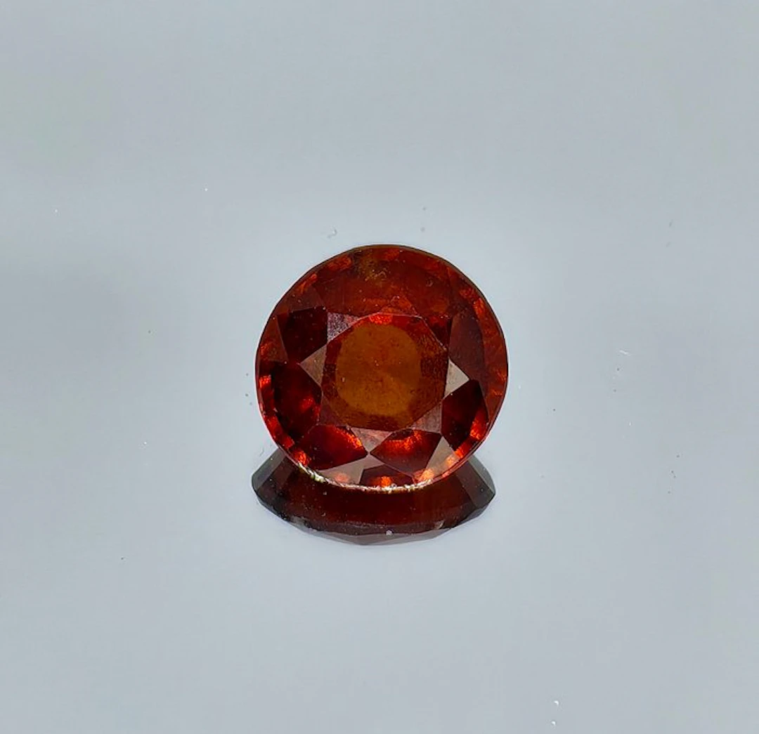 No reserve price Hessonite - 5.12 ct - Antwerp Laboratory...