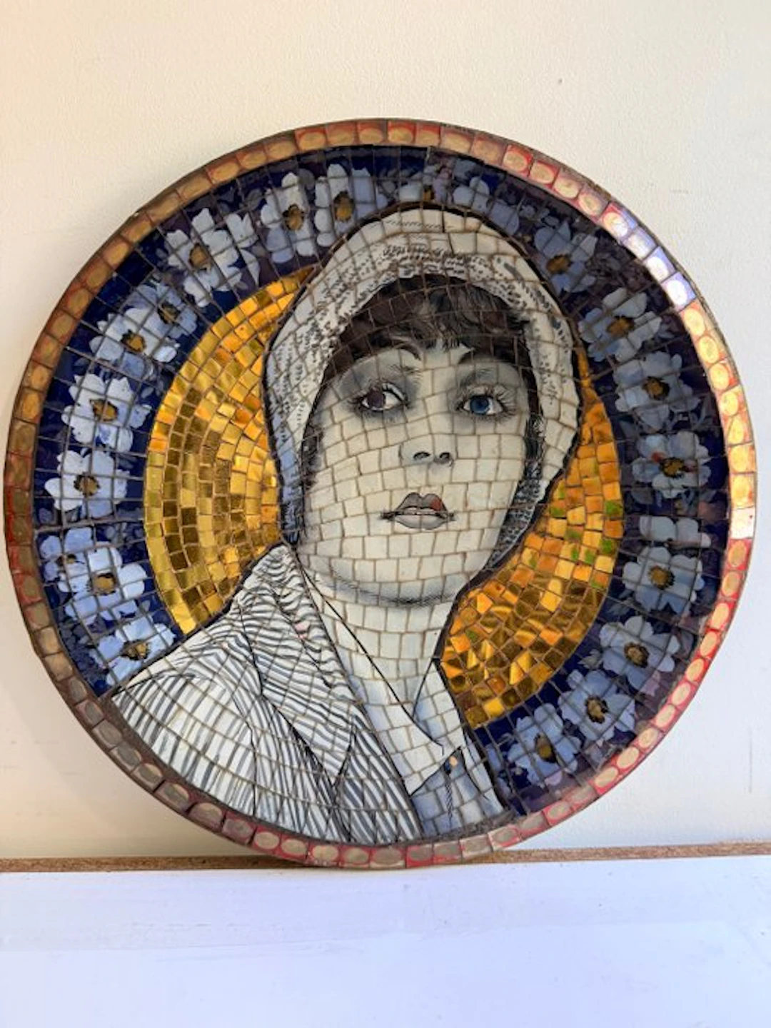 Wall plate - Metal, Porcelain, Glass