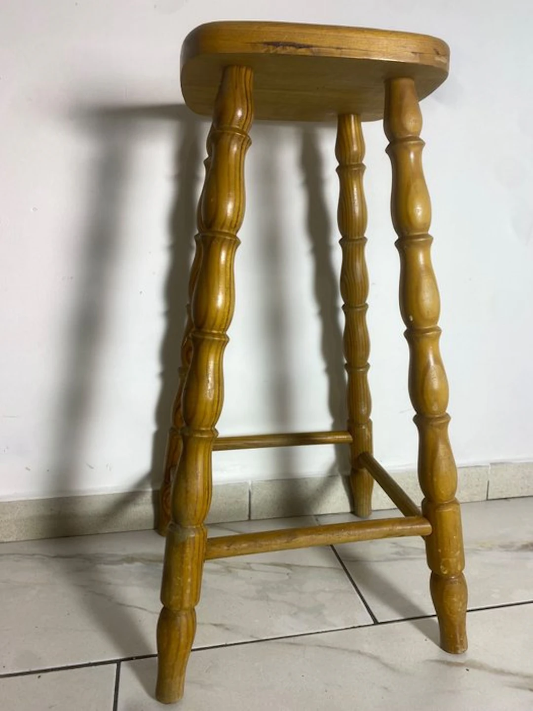 Stool - Vintage bar stool in solid pine with turned legs...