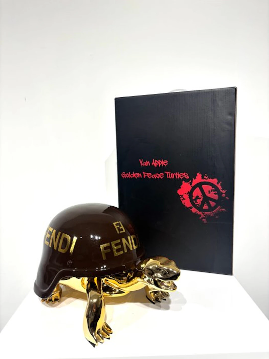 Van Apple - Fendi