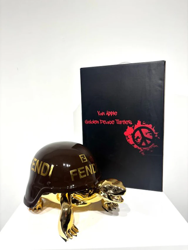 Van Apple - Fendi