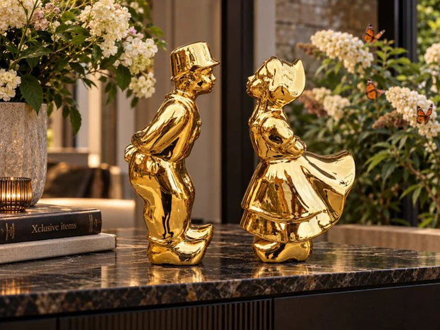 Statue, NO RESERVE PRICE - Romantic Gold Couple - 30 cm - Porcelain - 2026