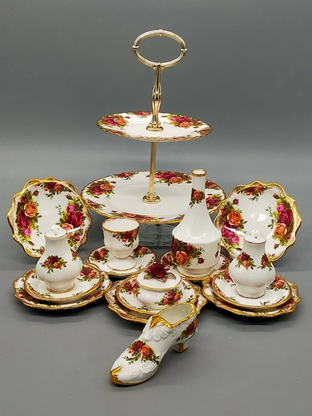 Dinner set - Royal Albert Old Country Roses Porzellan...