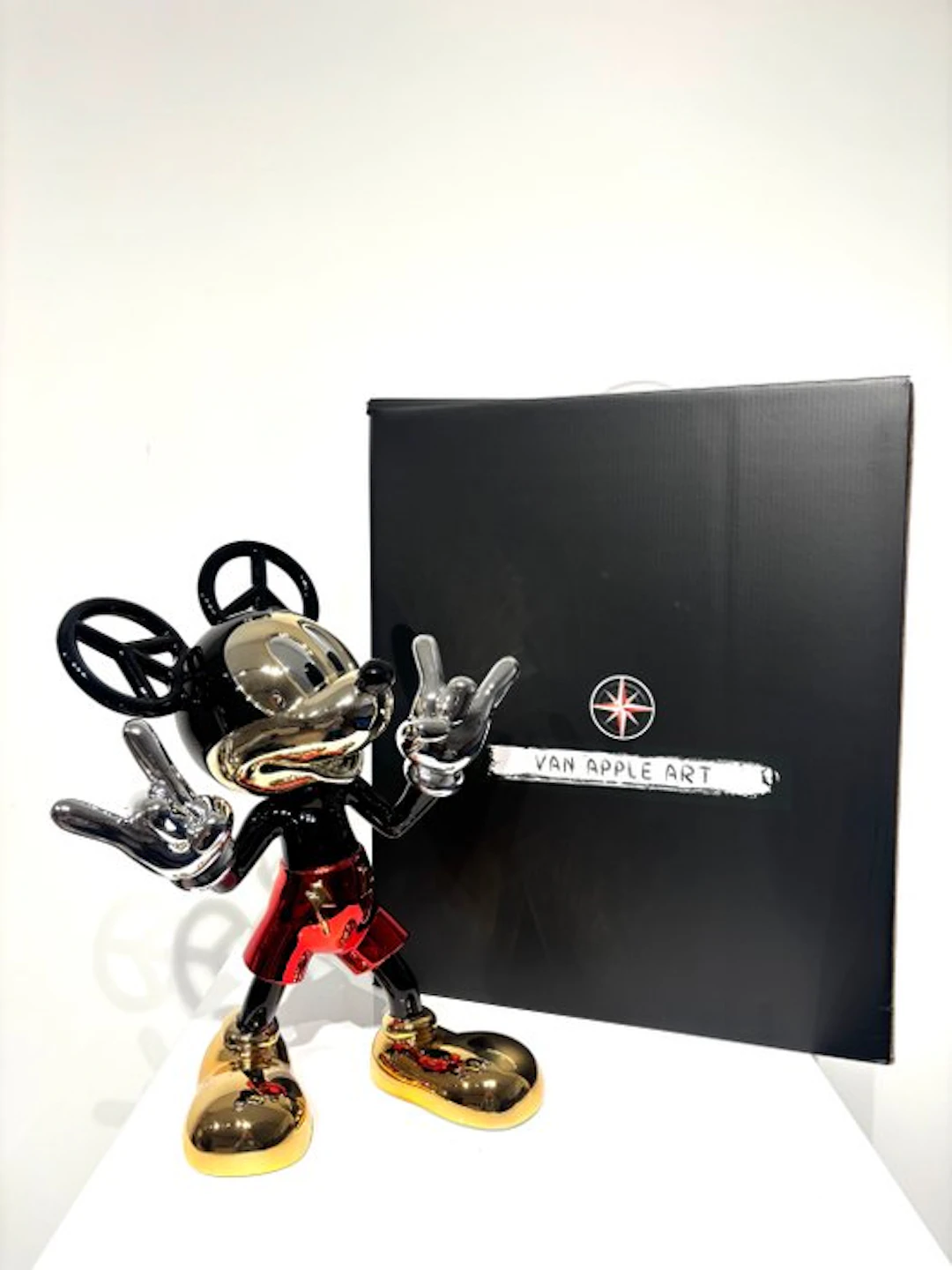 Van Apple - World Peace- Mickey Red
