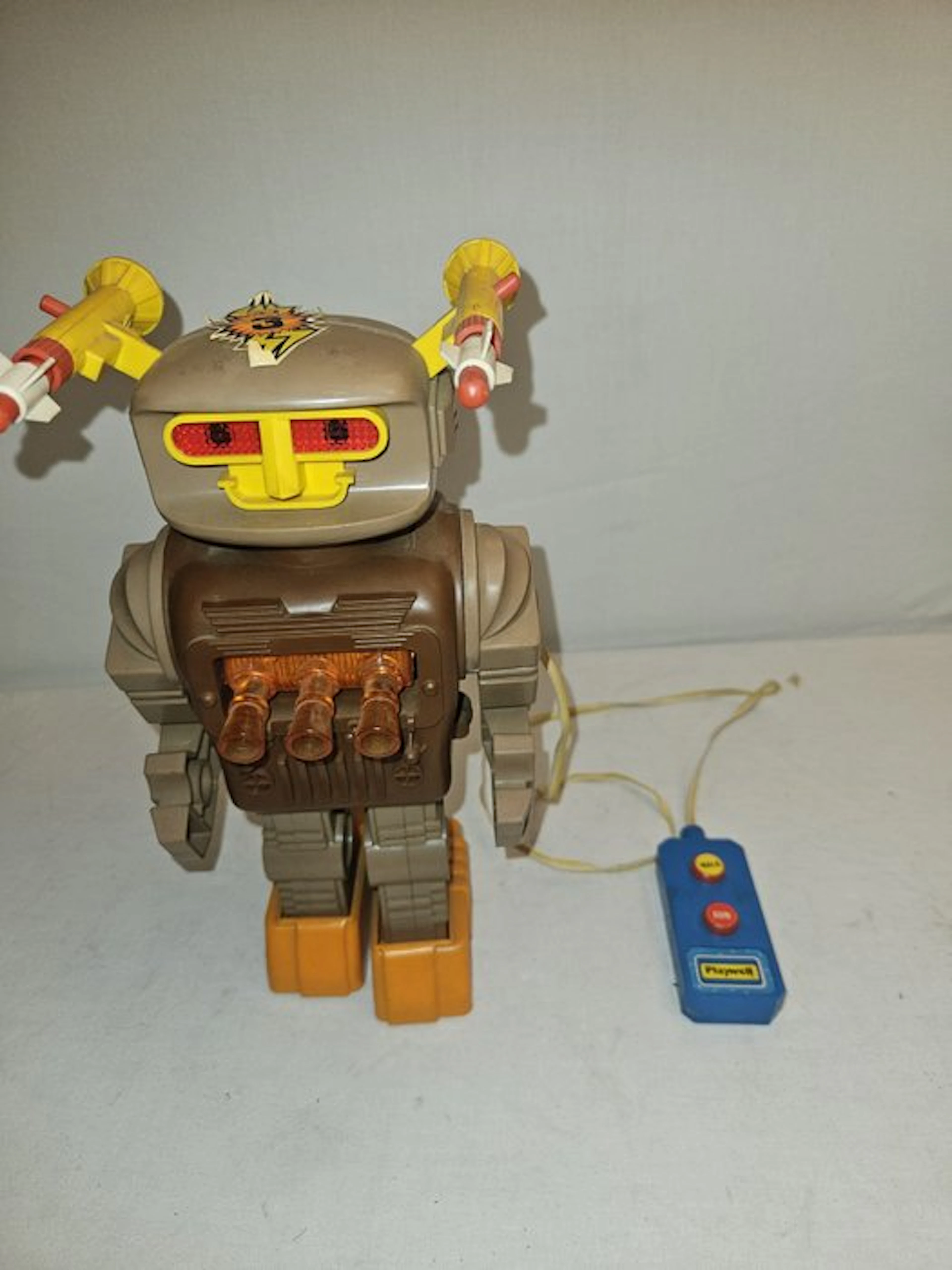 Playwell - Toy Playwell robot met afstandsbediening - 1970-1980 - China