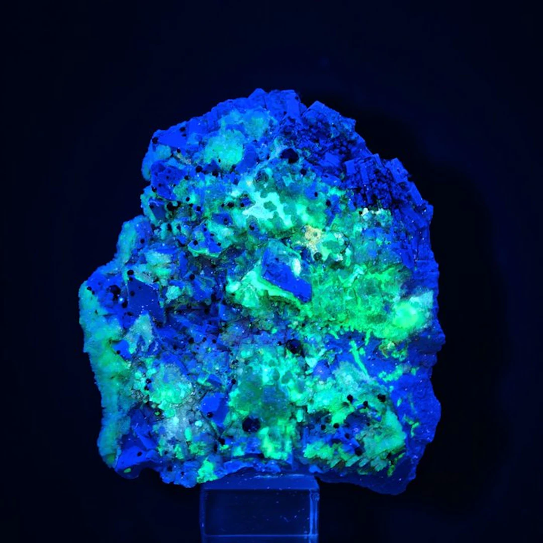 Coarse red and orange spessartine with quartz and...