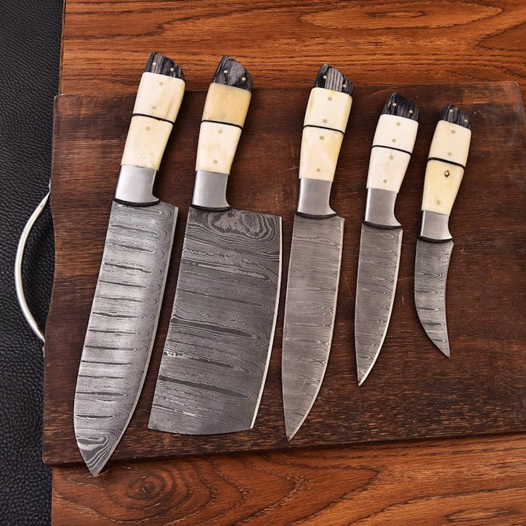 Kitchen knife - Chef's knife - camel bone, and folded steel - North America