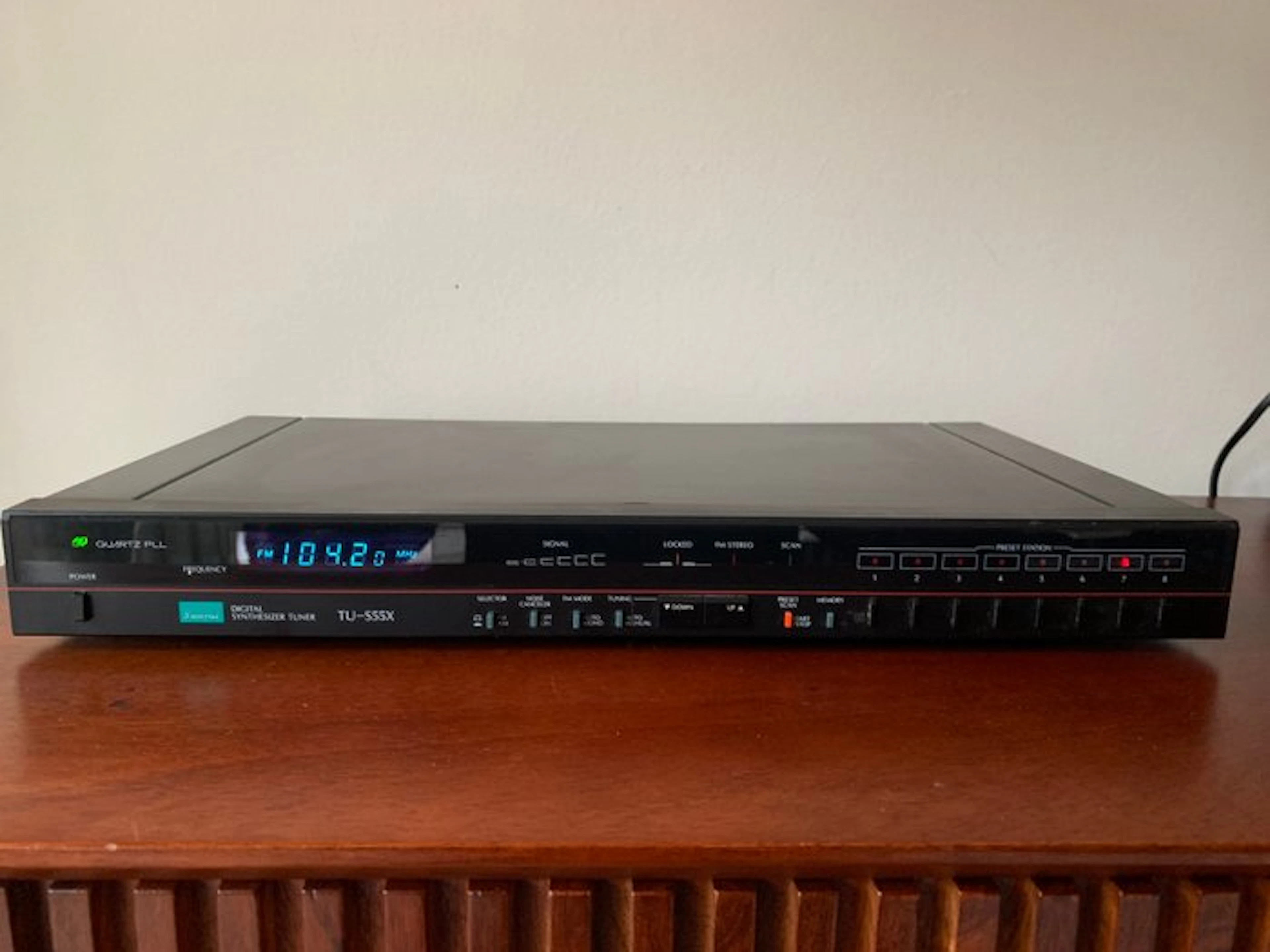 Sansui - TU-S55X Quartz Pll Digital Synthesizer Tuner